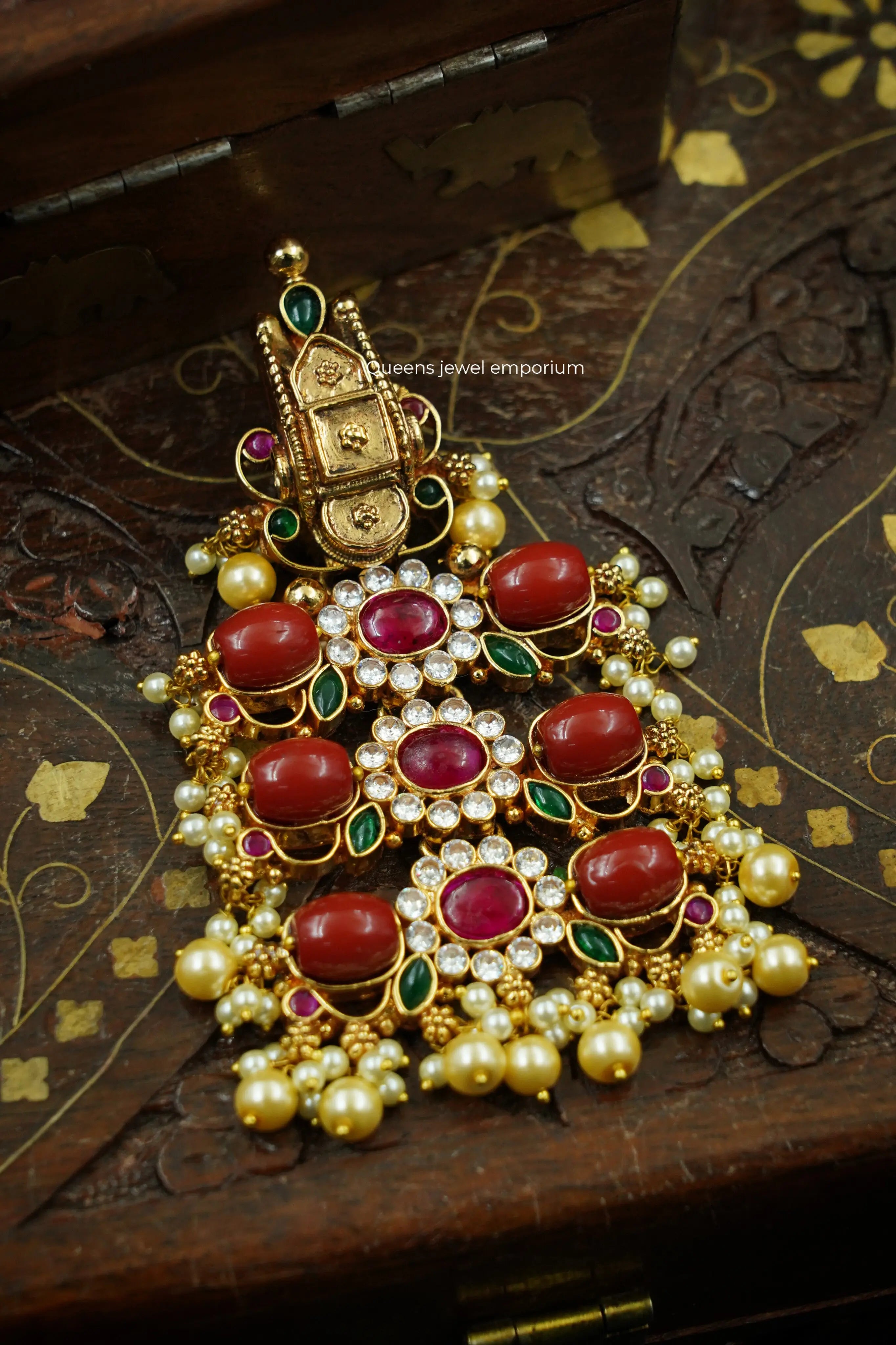 Gowrika Pendant Queens_collections_add