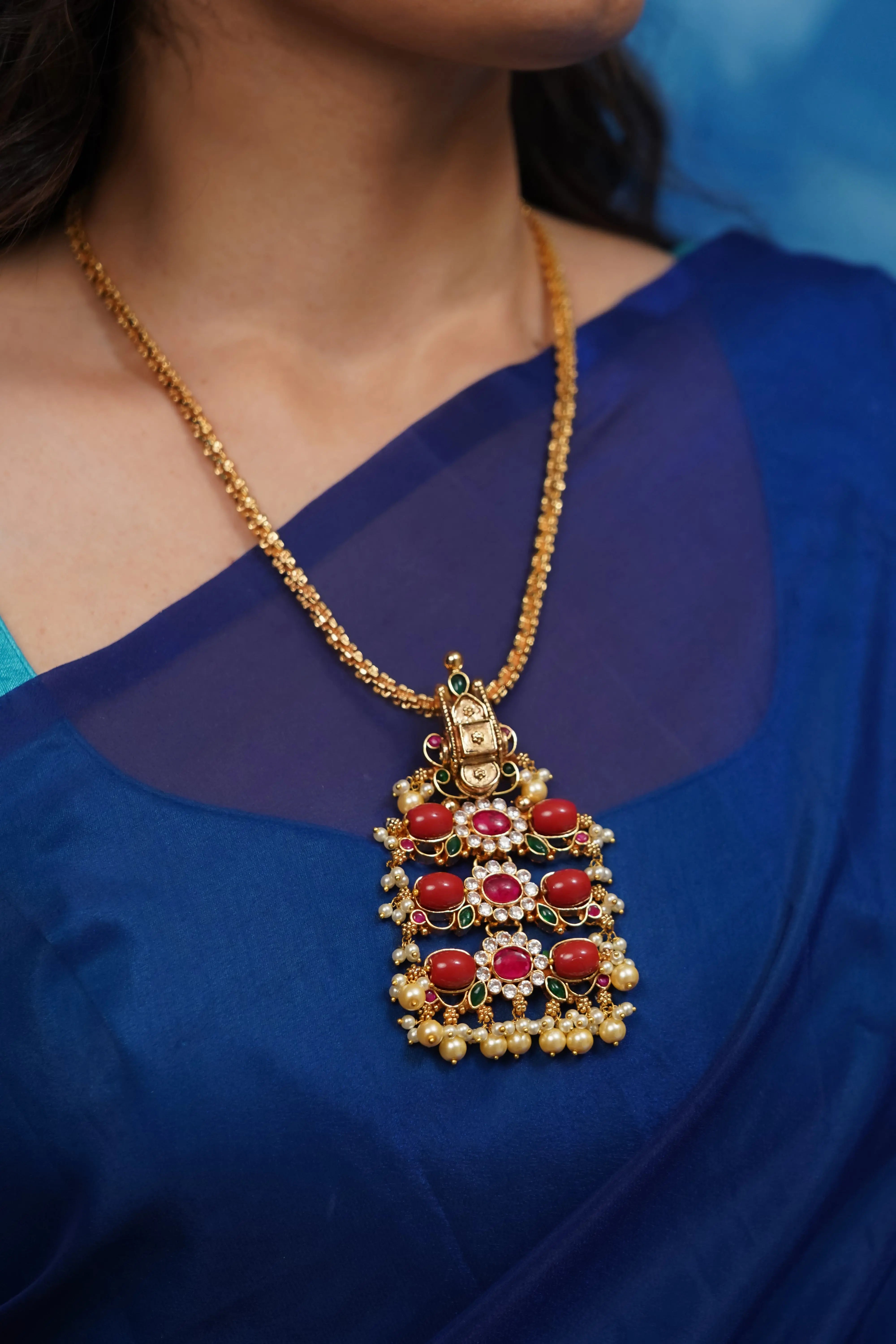 Gowrika Pendant Queens_collections_add