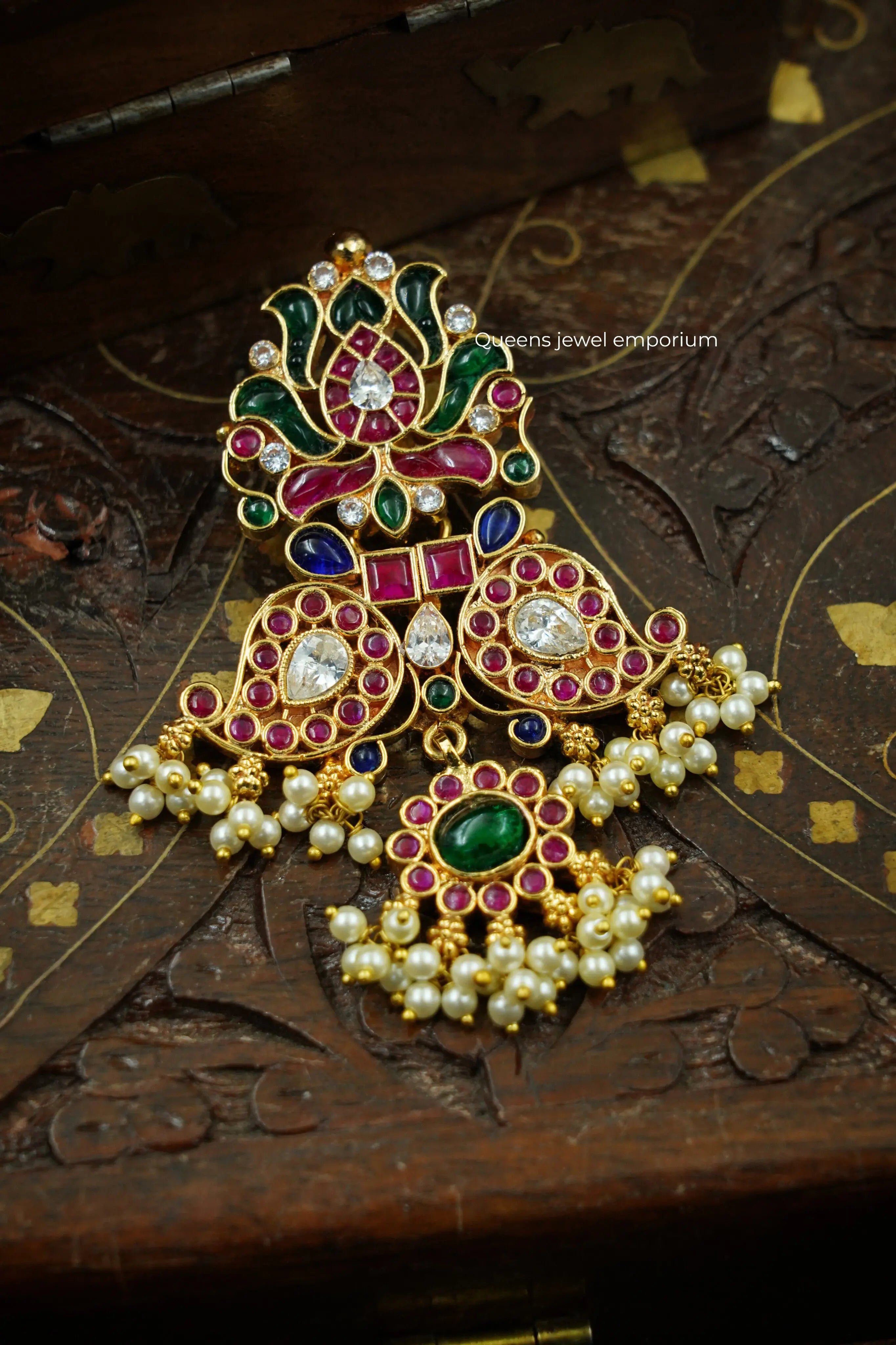Hansika Pendant Queens_collections_add