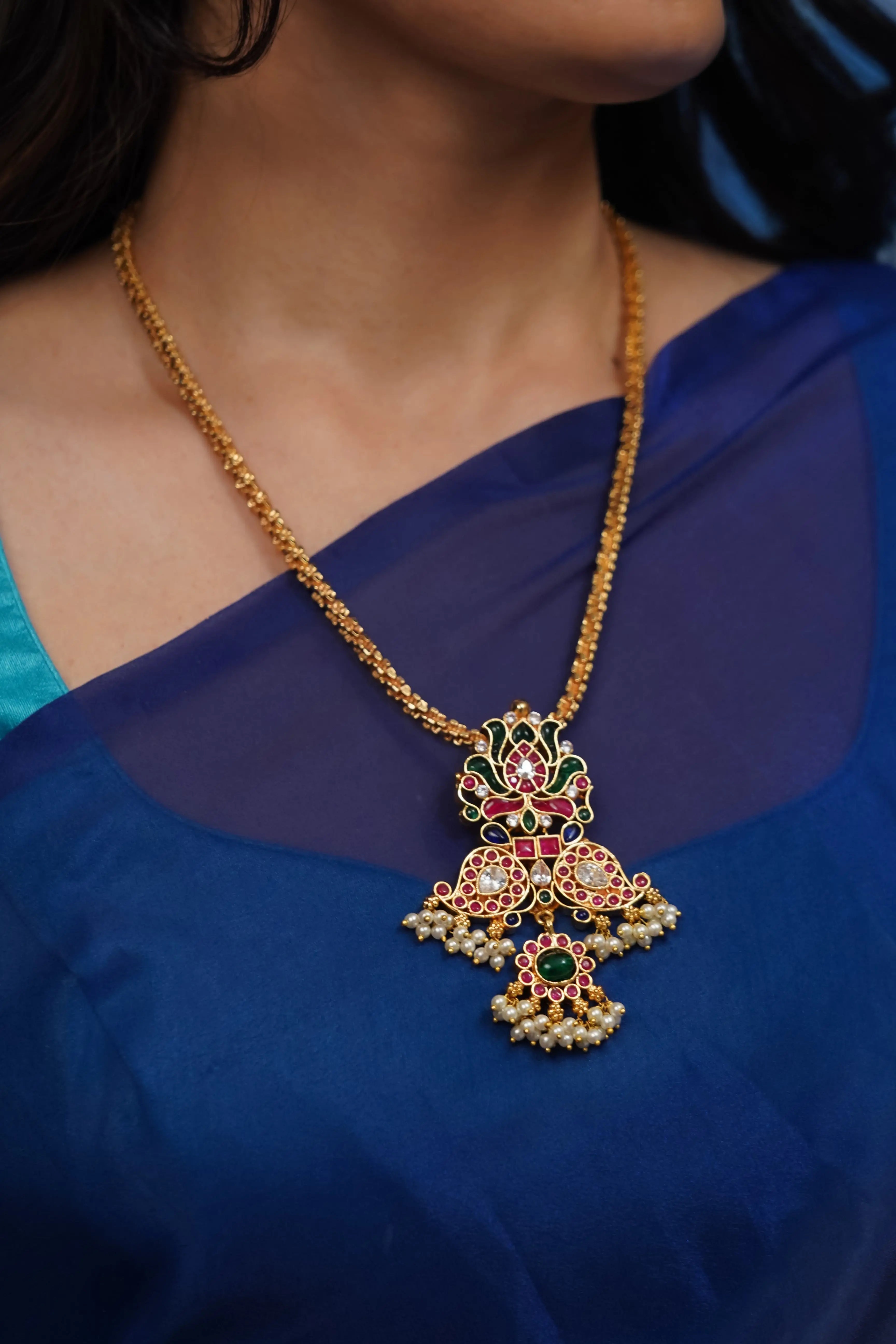 Hansika Pendant Queens_collections_add