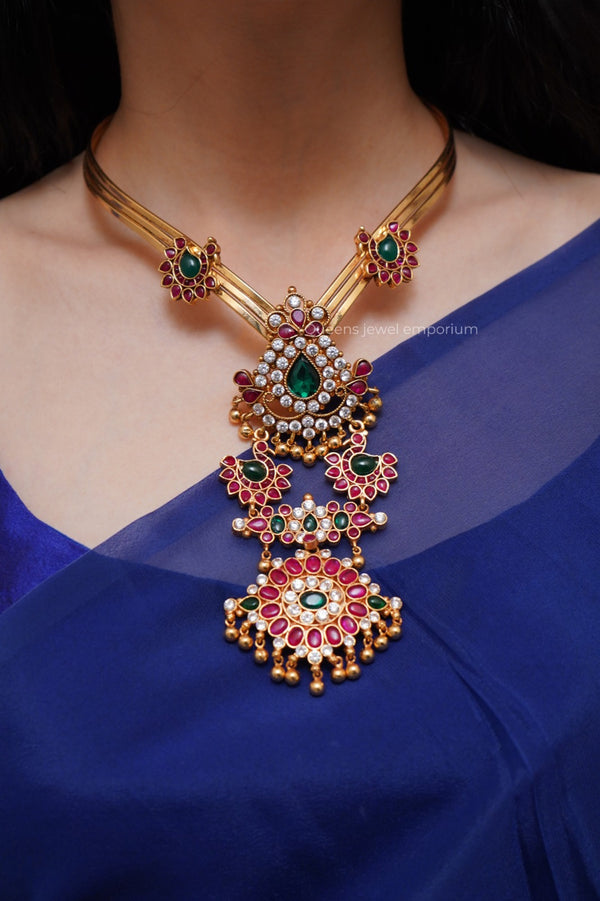 VEDHIKA NECKLACE