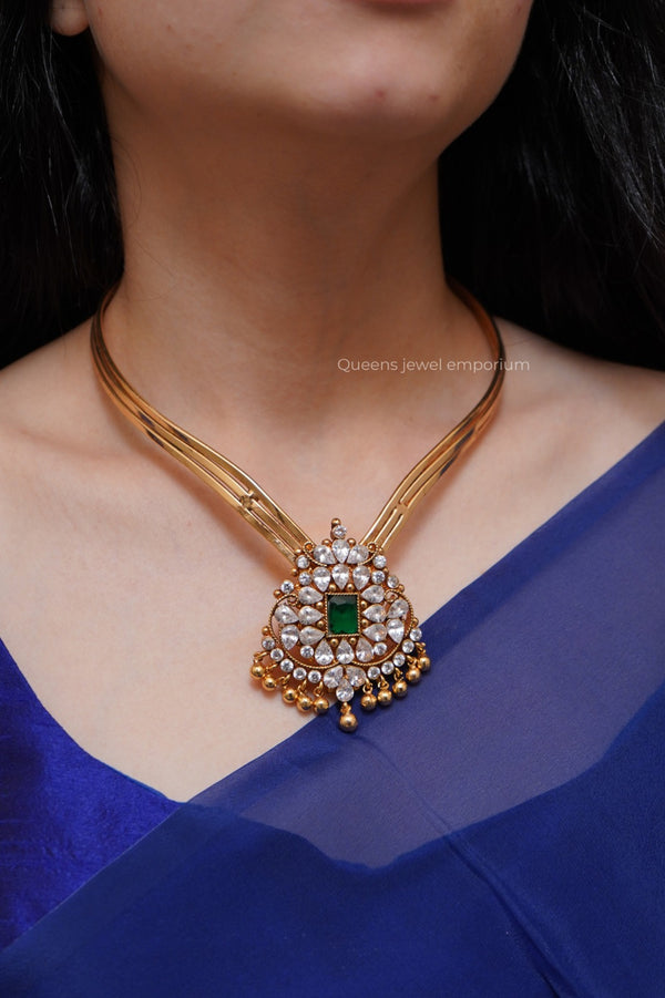 INIYA HASLI NECKLACE