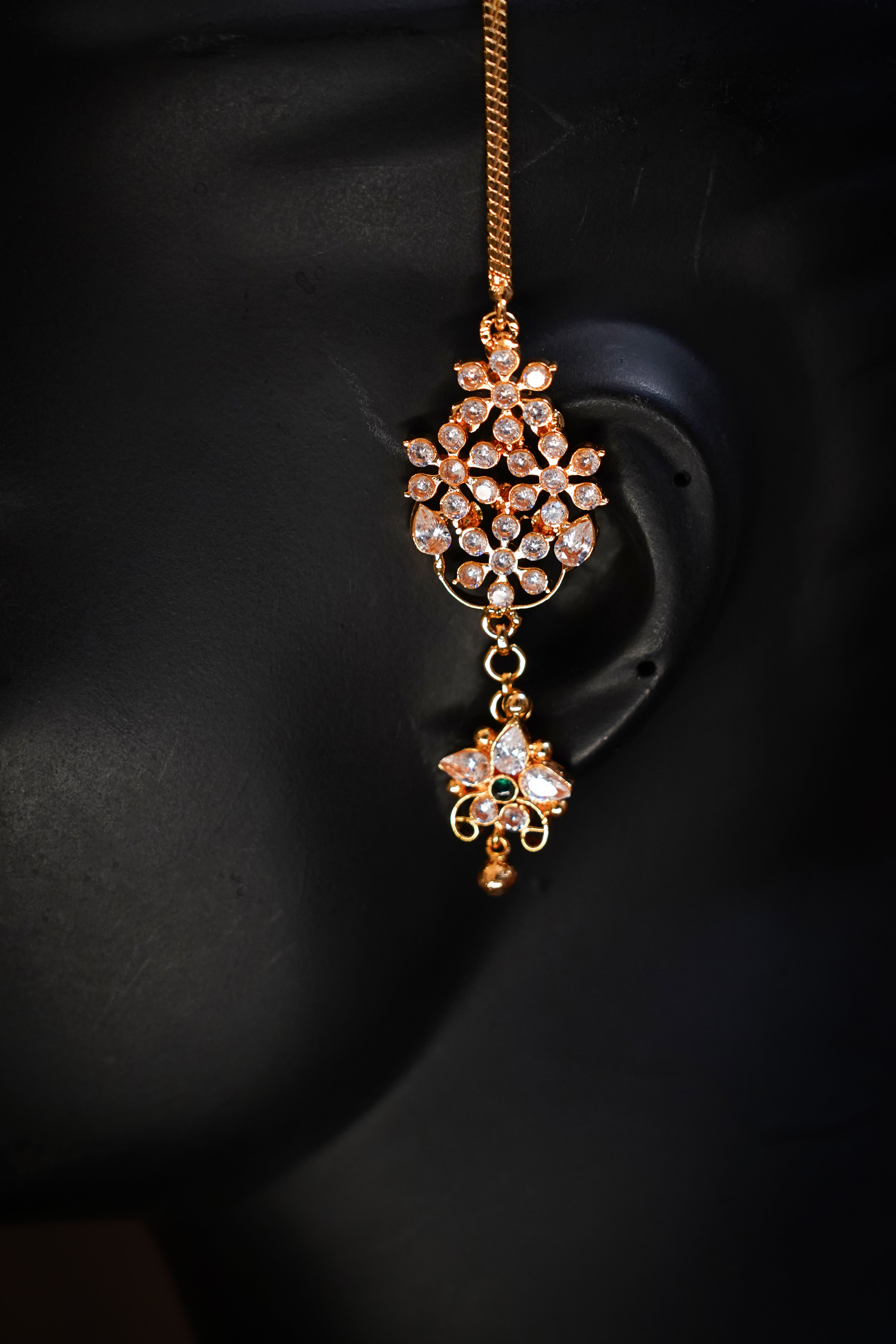 Agalya Zircon Ear Mattal