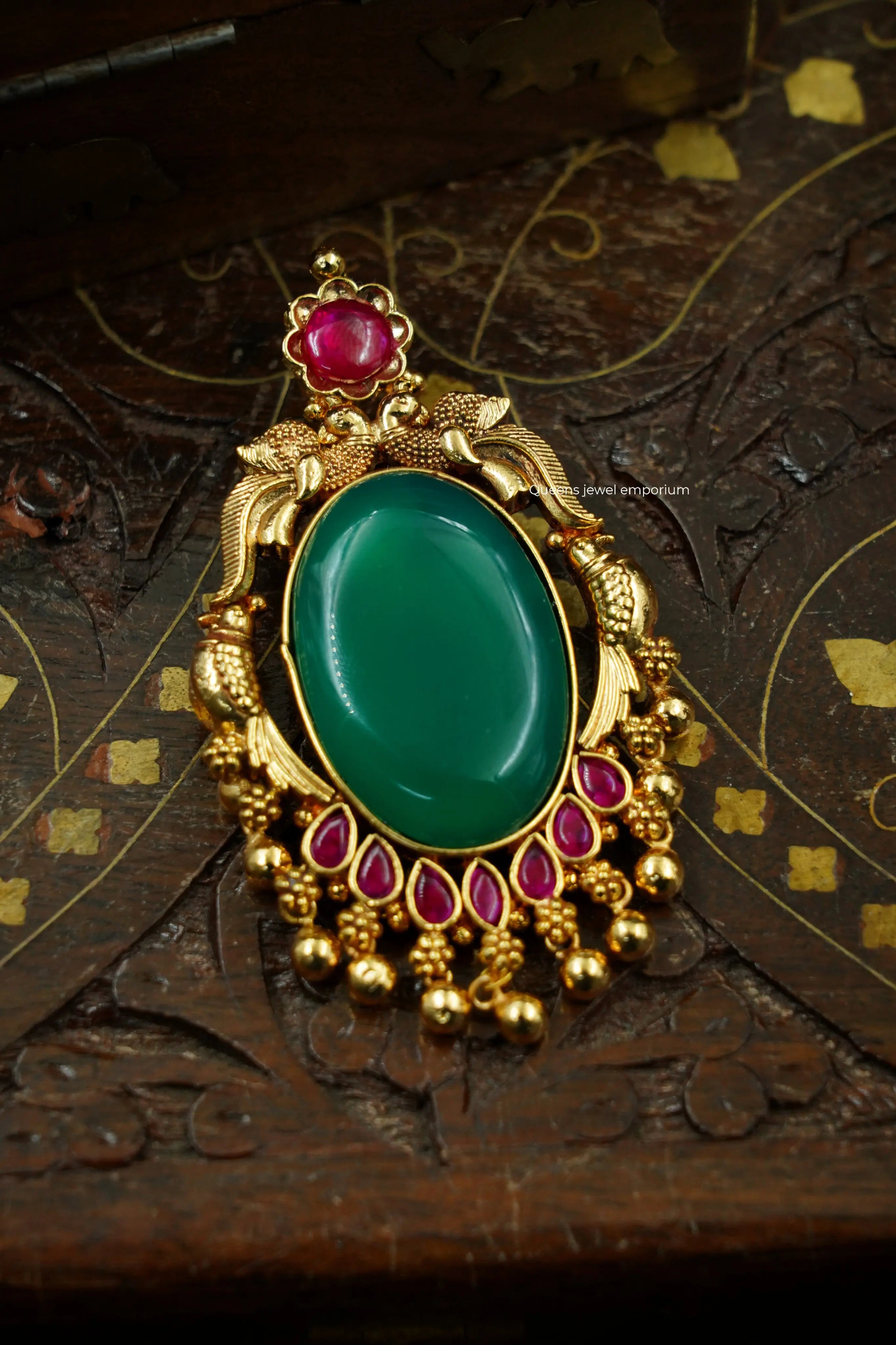 Iliyana Pendant Queens_collections_add