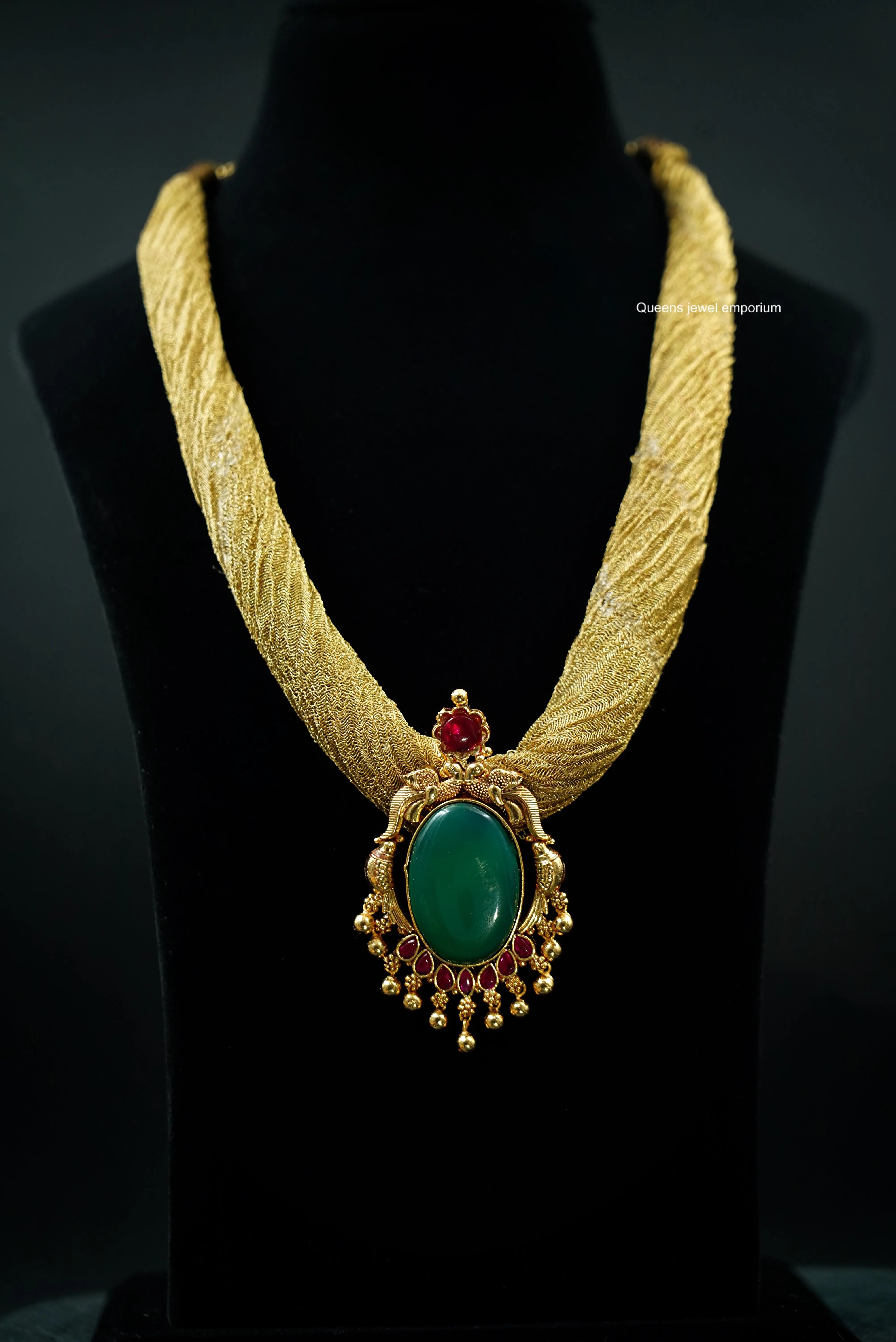 Iliyana Pendant Queens_collections_add