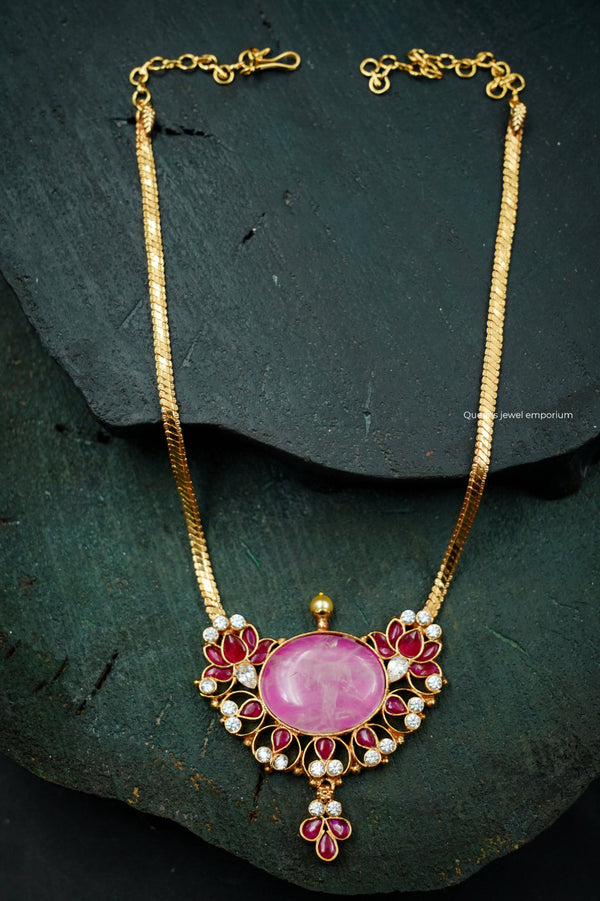 SHREYA NECKLACE