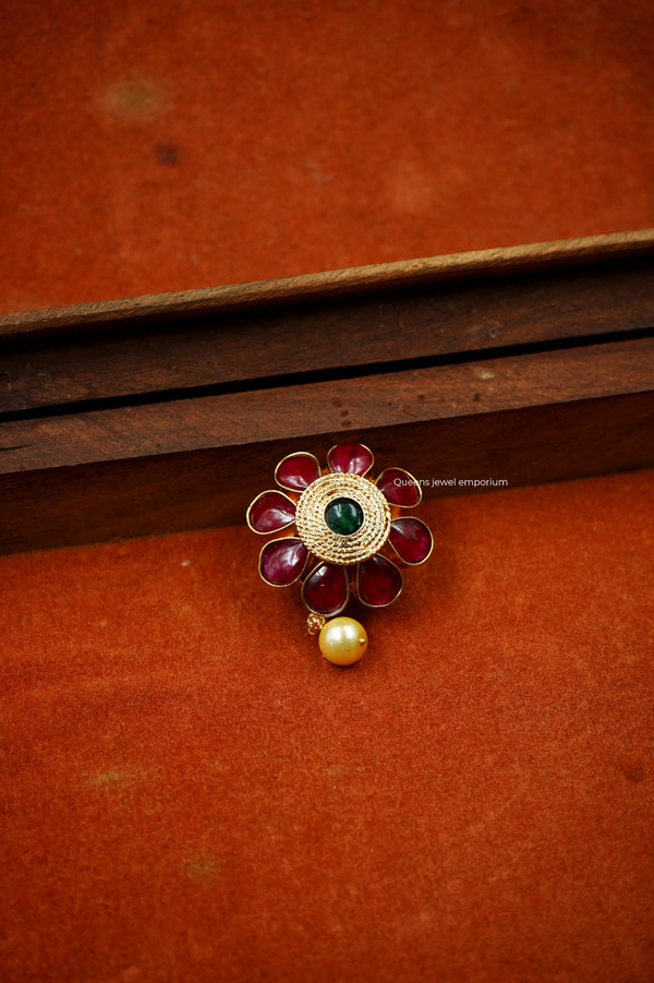 MALINI FLORAL NECKLACE