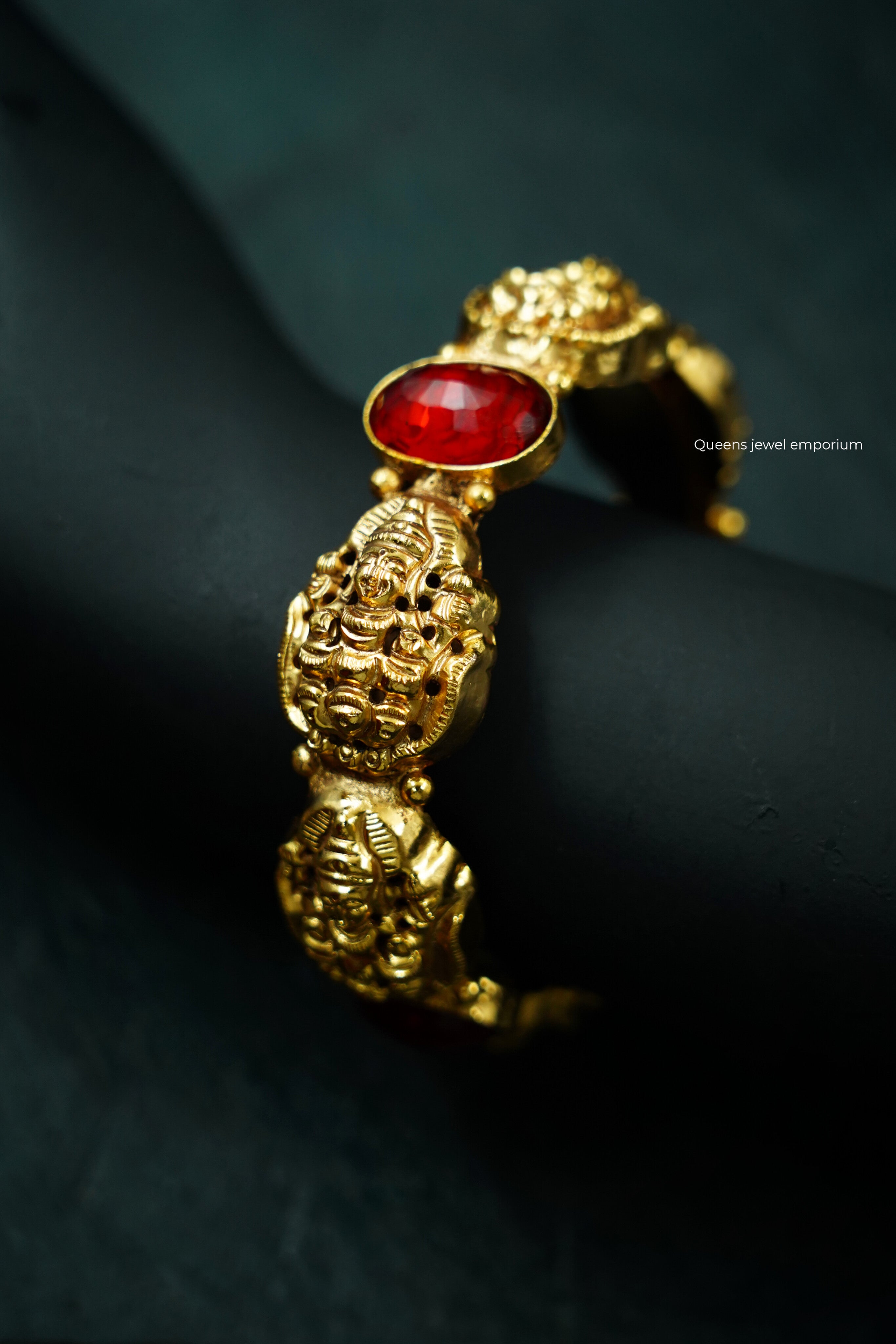 Sakshi Nagas Bangles