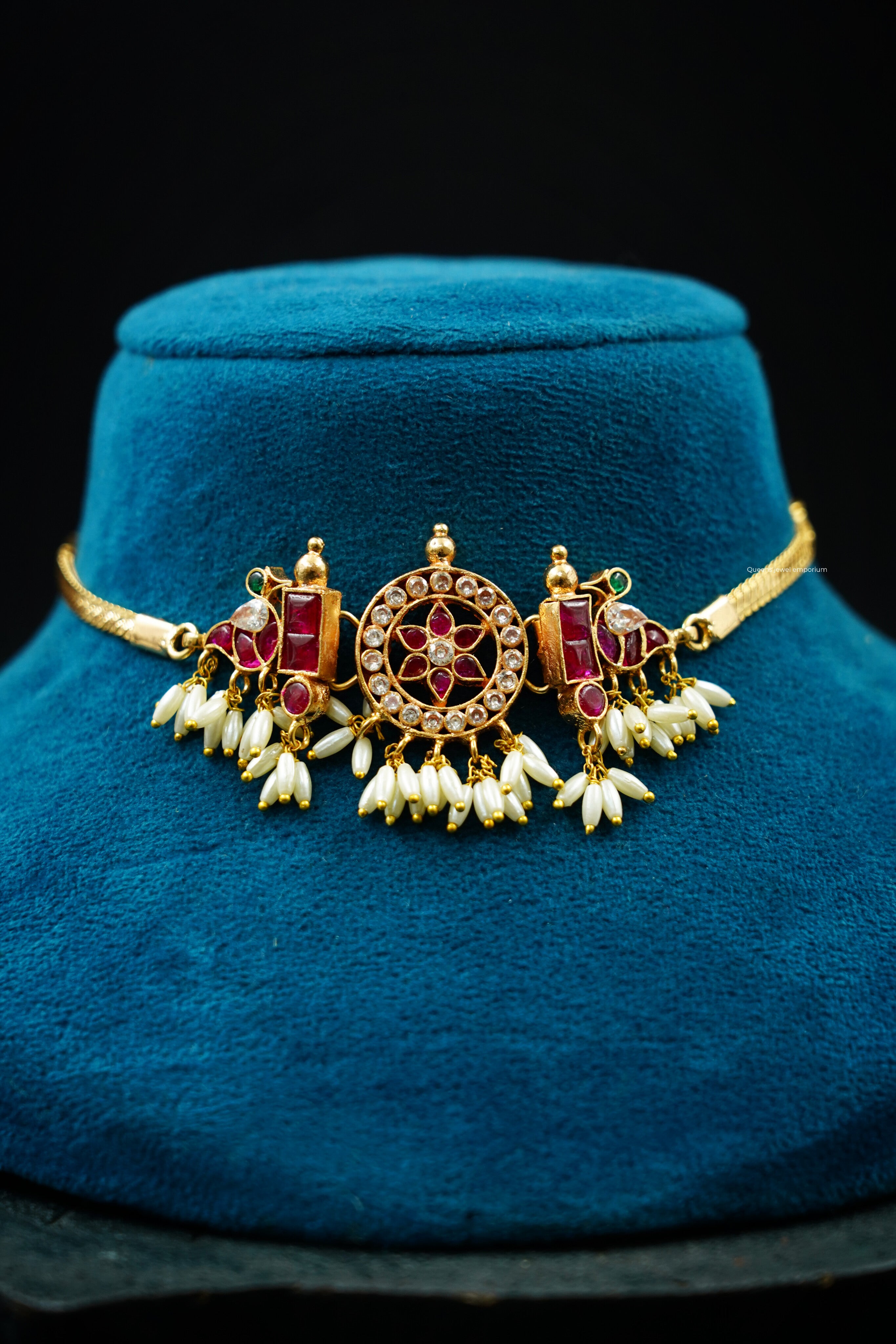 Maya Kizhi Choker