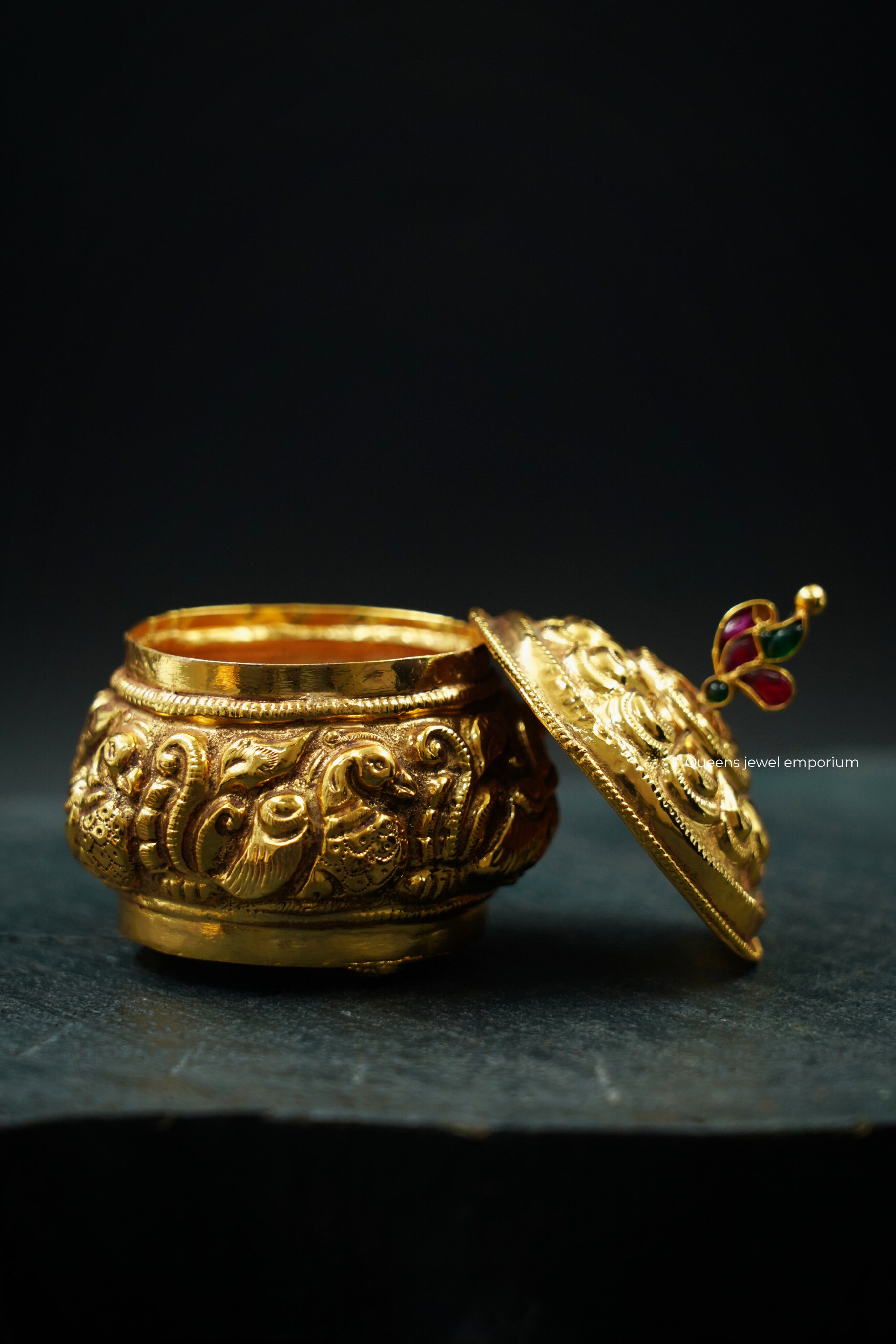Azhagiyam Kumkum Chimizh