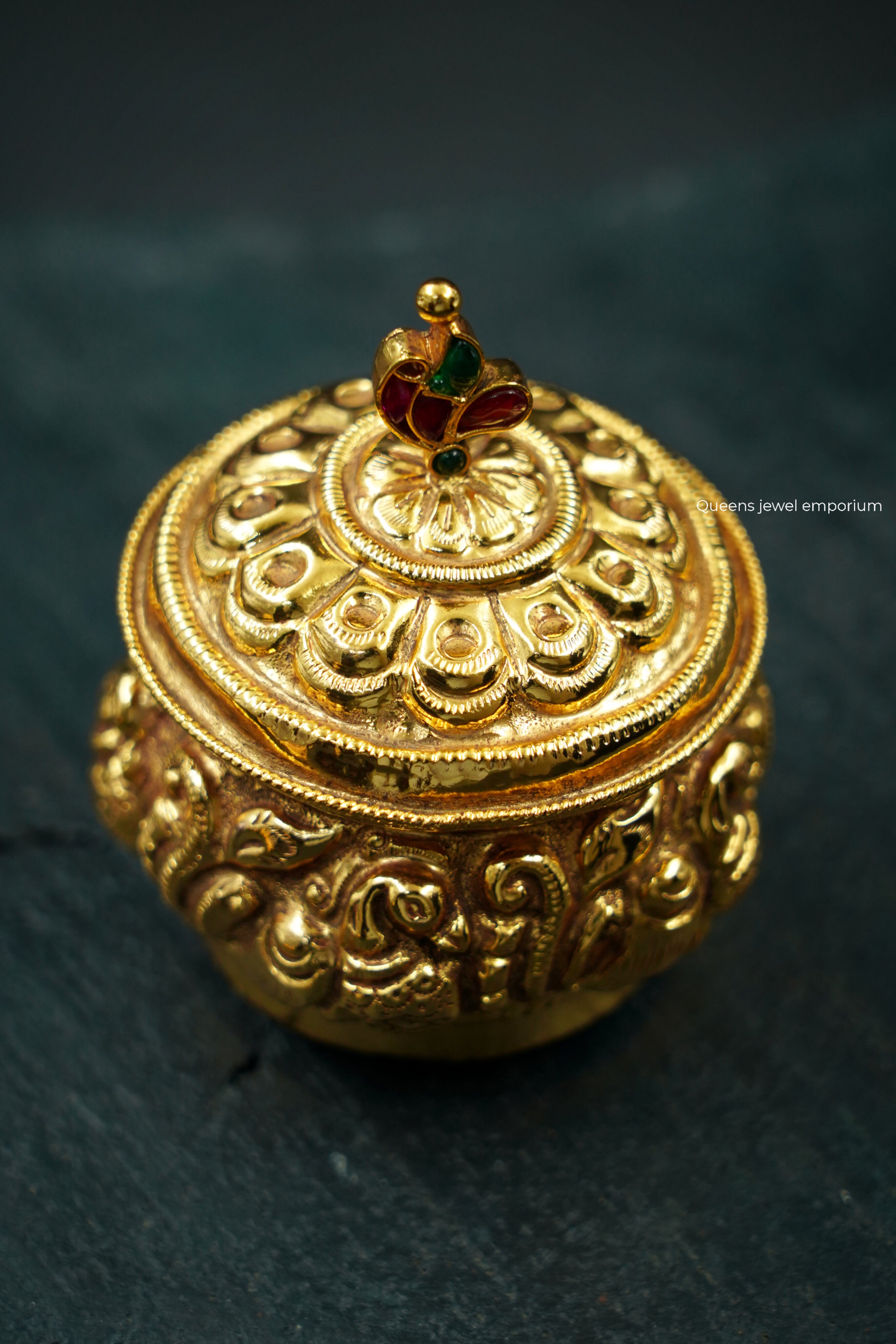 Azhagiyam Kumkum Chimizh