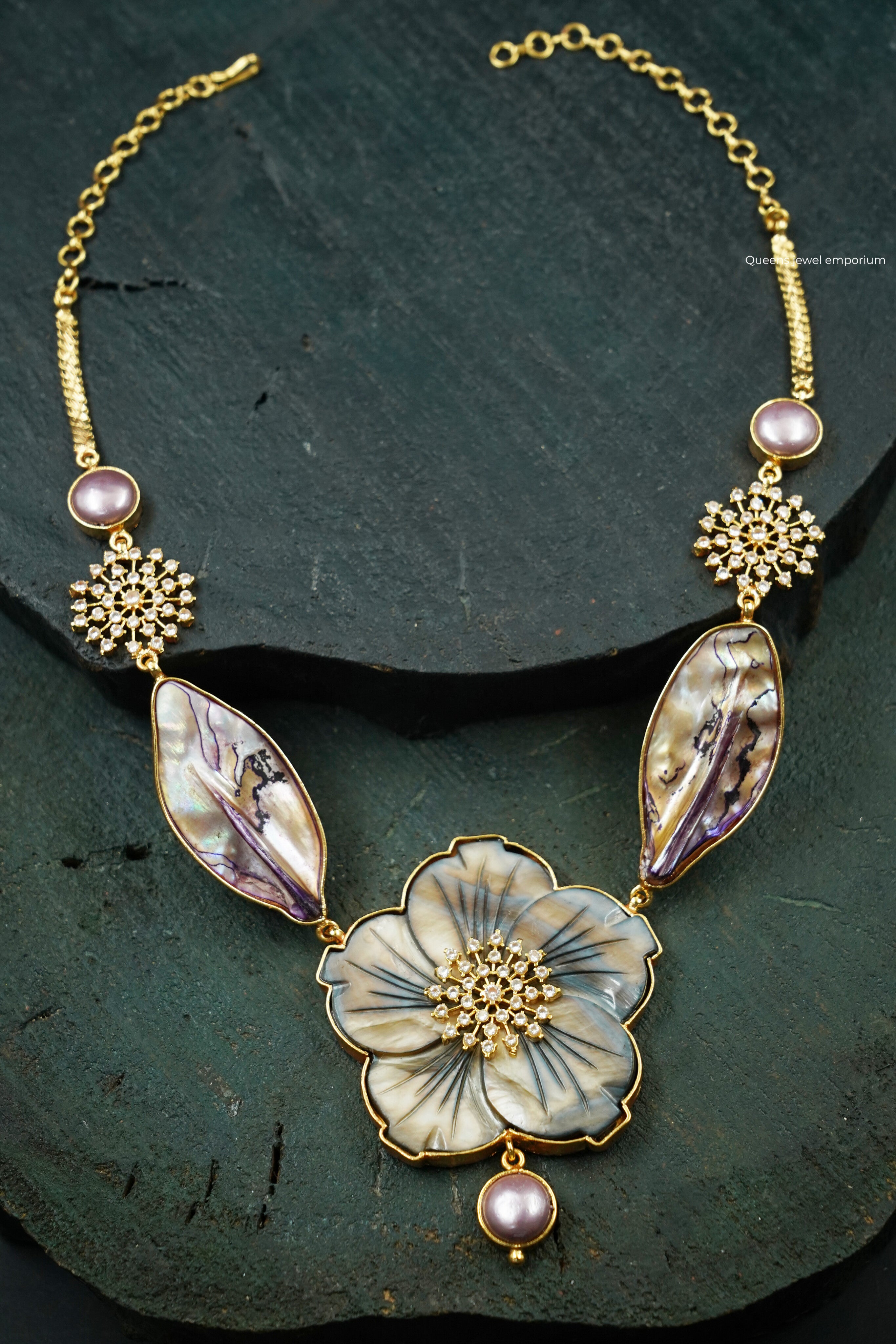 Anara Floral Necklace