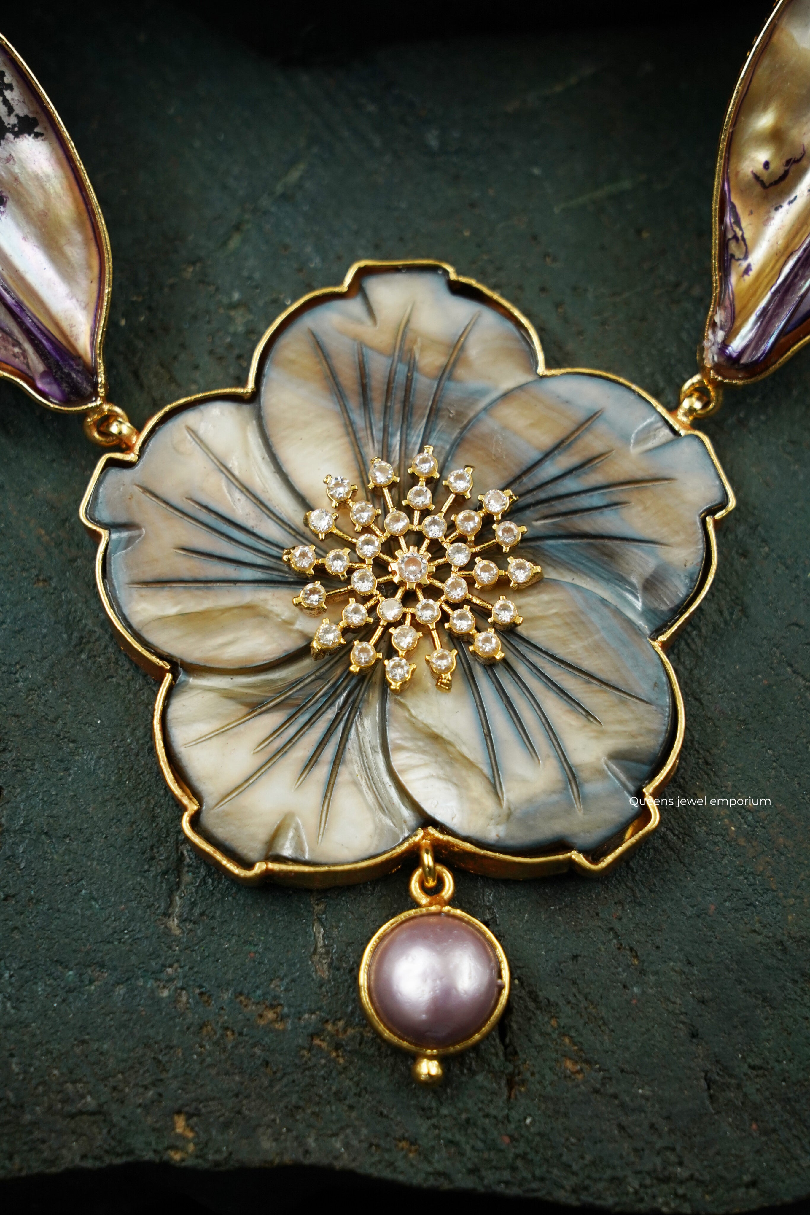 Anara Floral Necklace