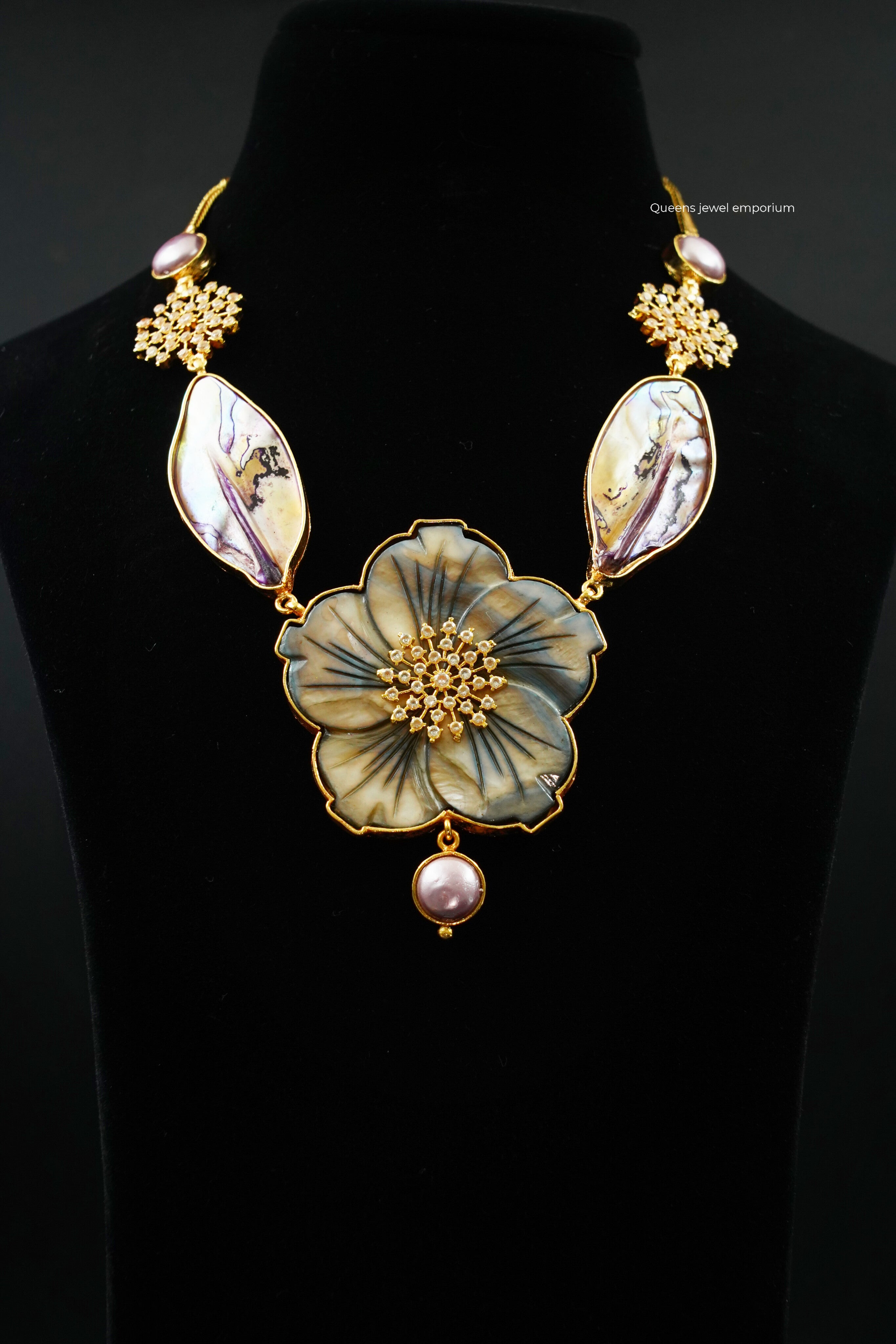 Anara Floral Necklace
