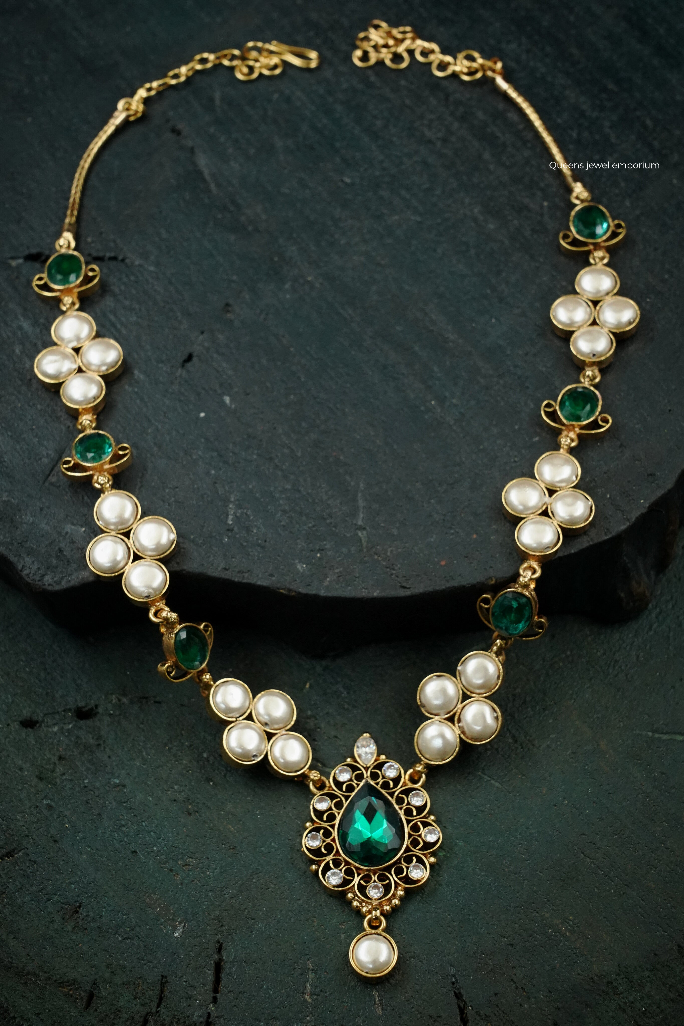 Victoria jubilee pear necklace