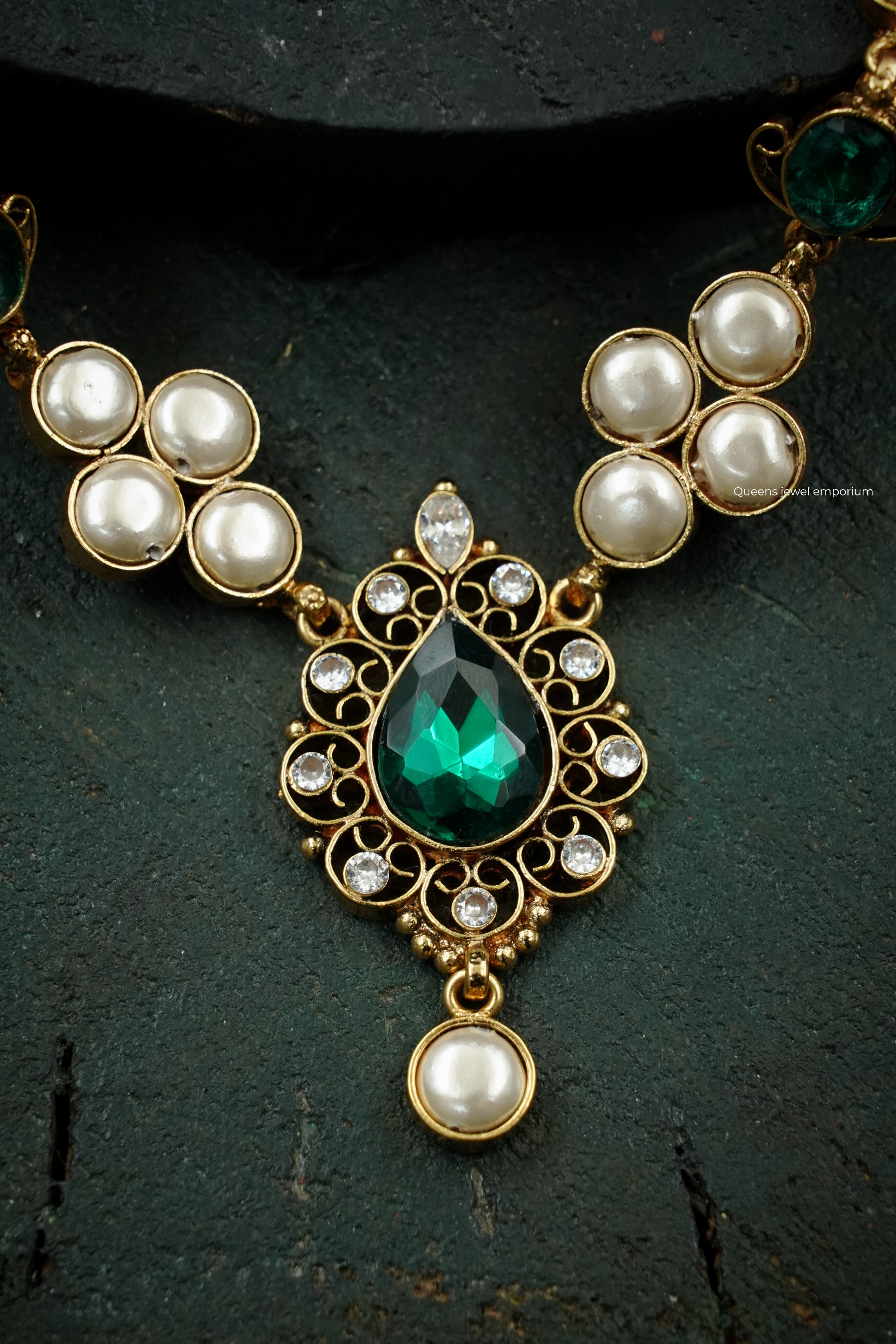 Victoria jubilee pear necklace