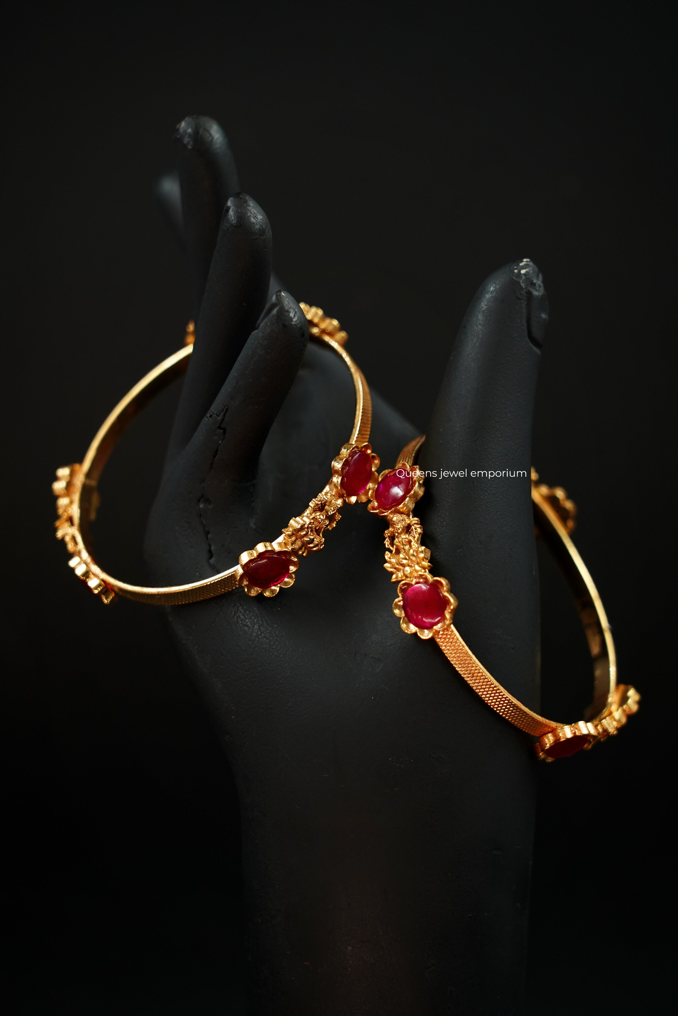 Kavinaya Floral Bangle