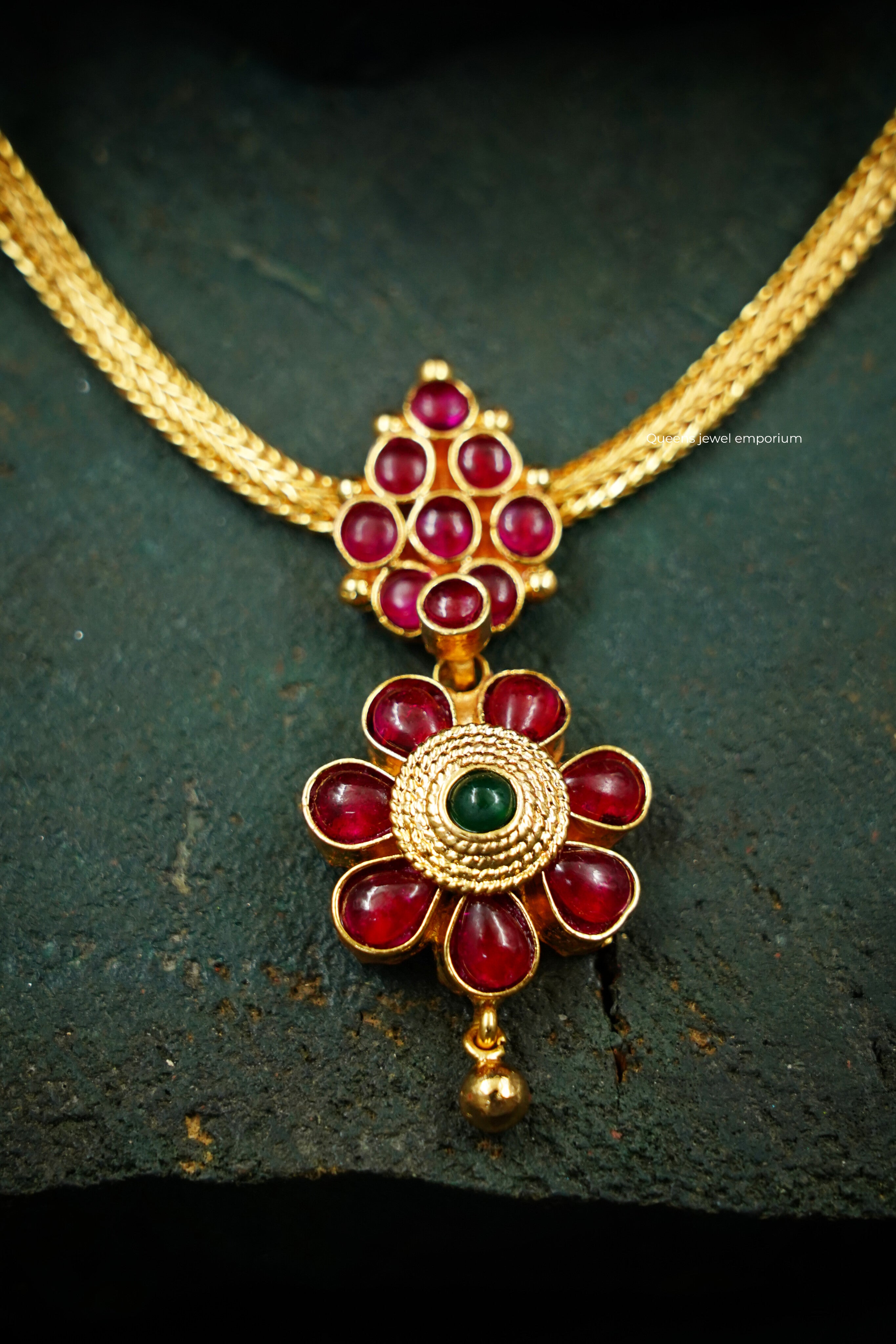 Mythra Floral Kemp Necklace