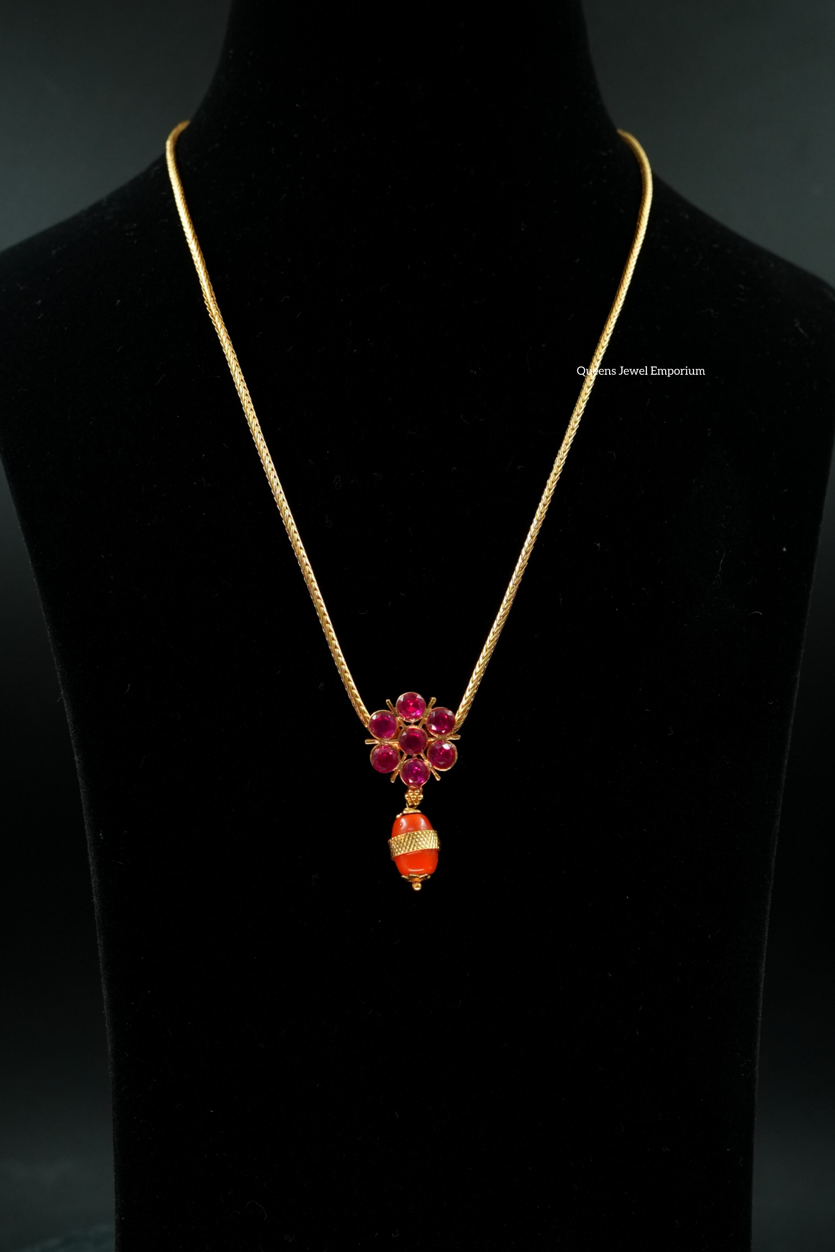 Ezhil Minimal Necklace