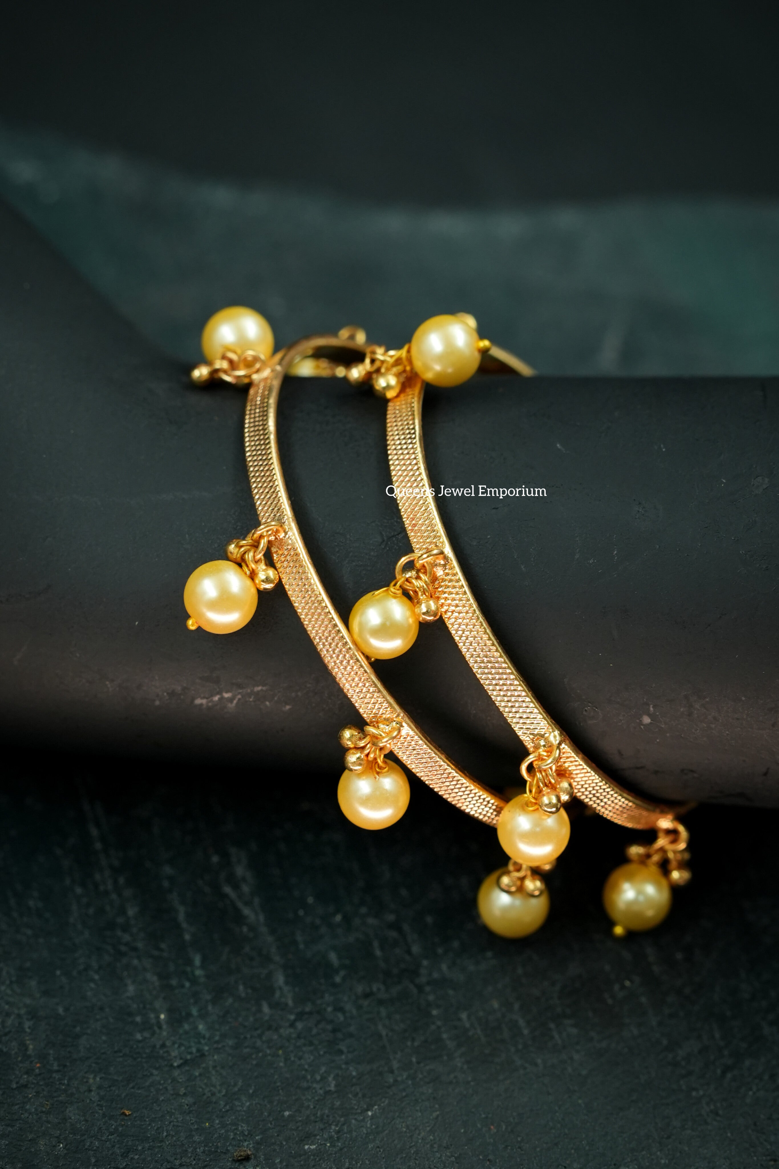 Vaanathi Pearl  Bangle
