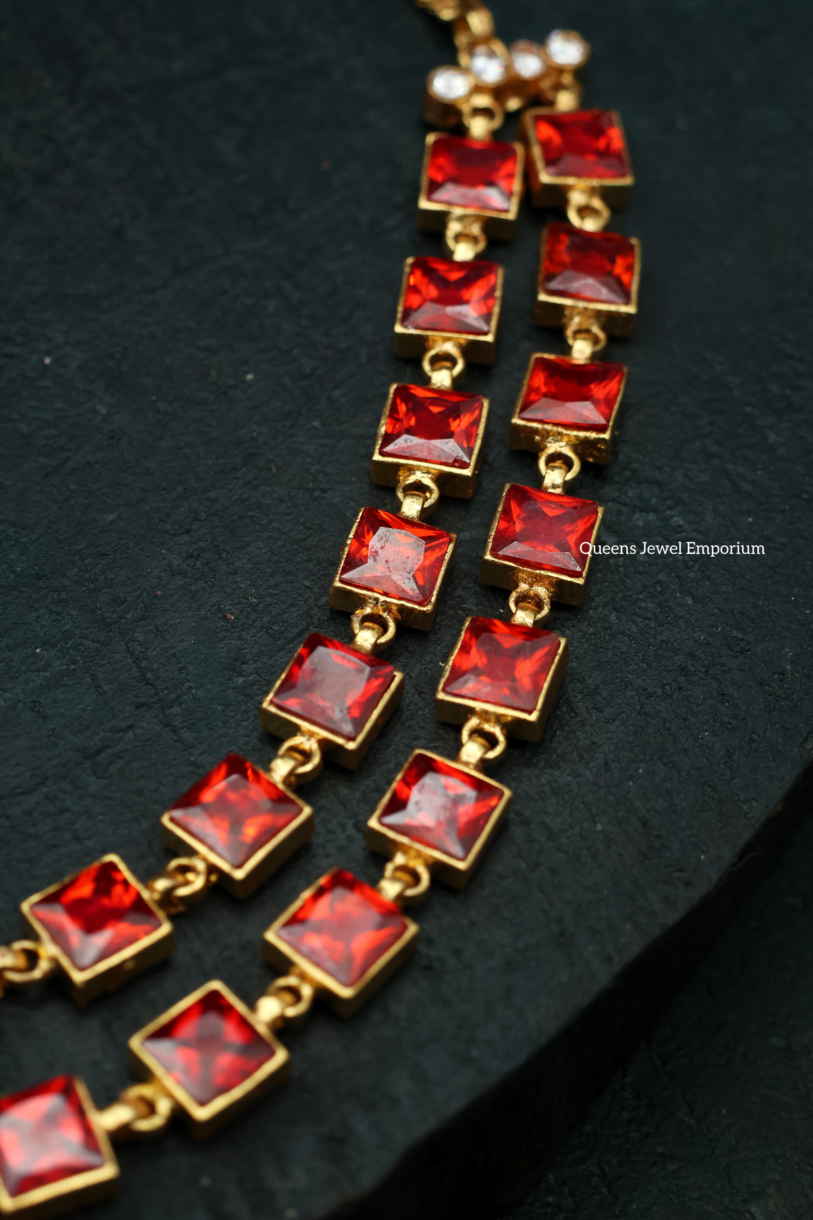 Gomedhaka Step Necklace