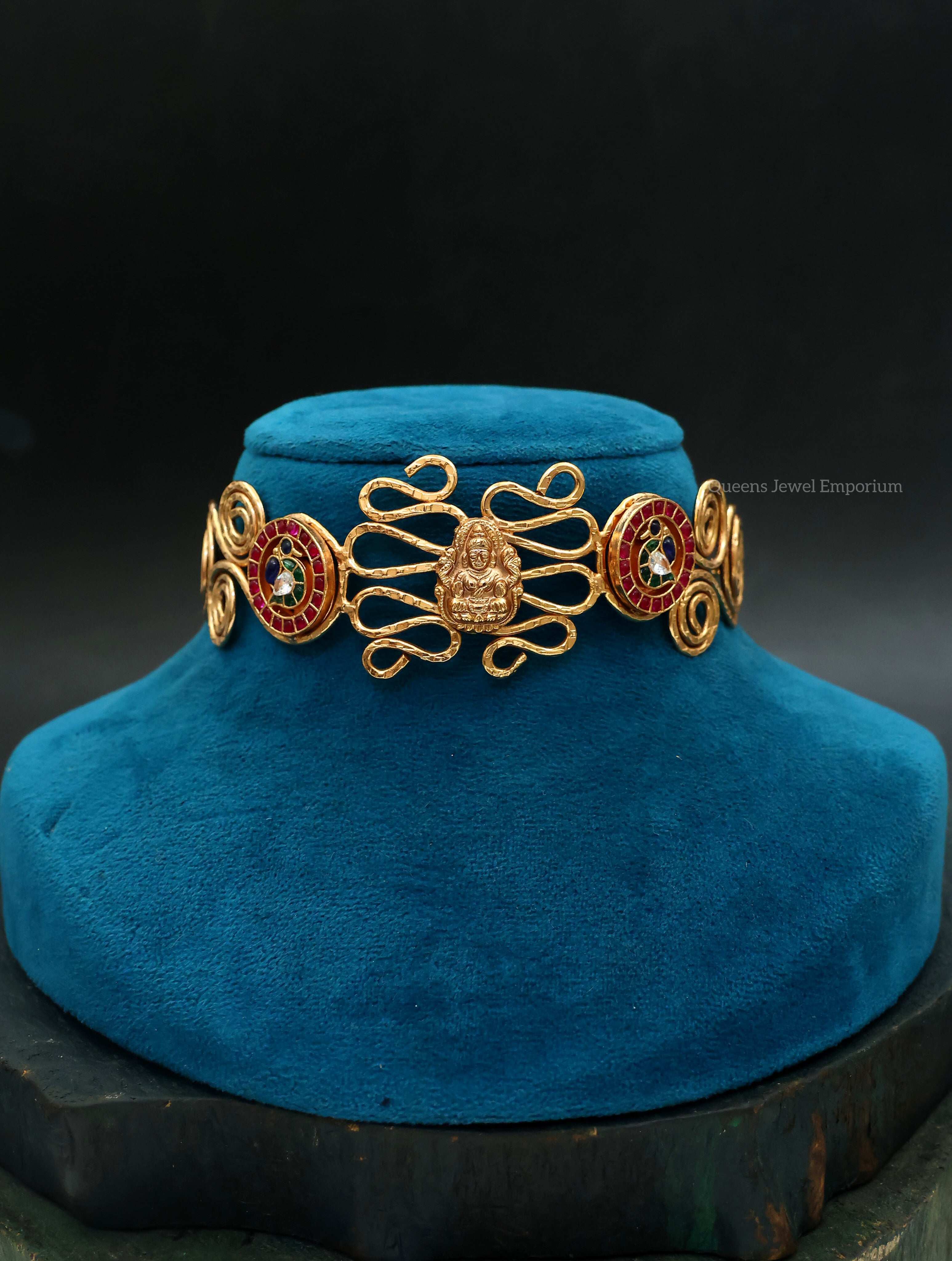 Magizhmathi Choker