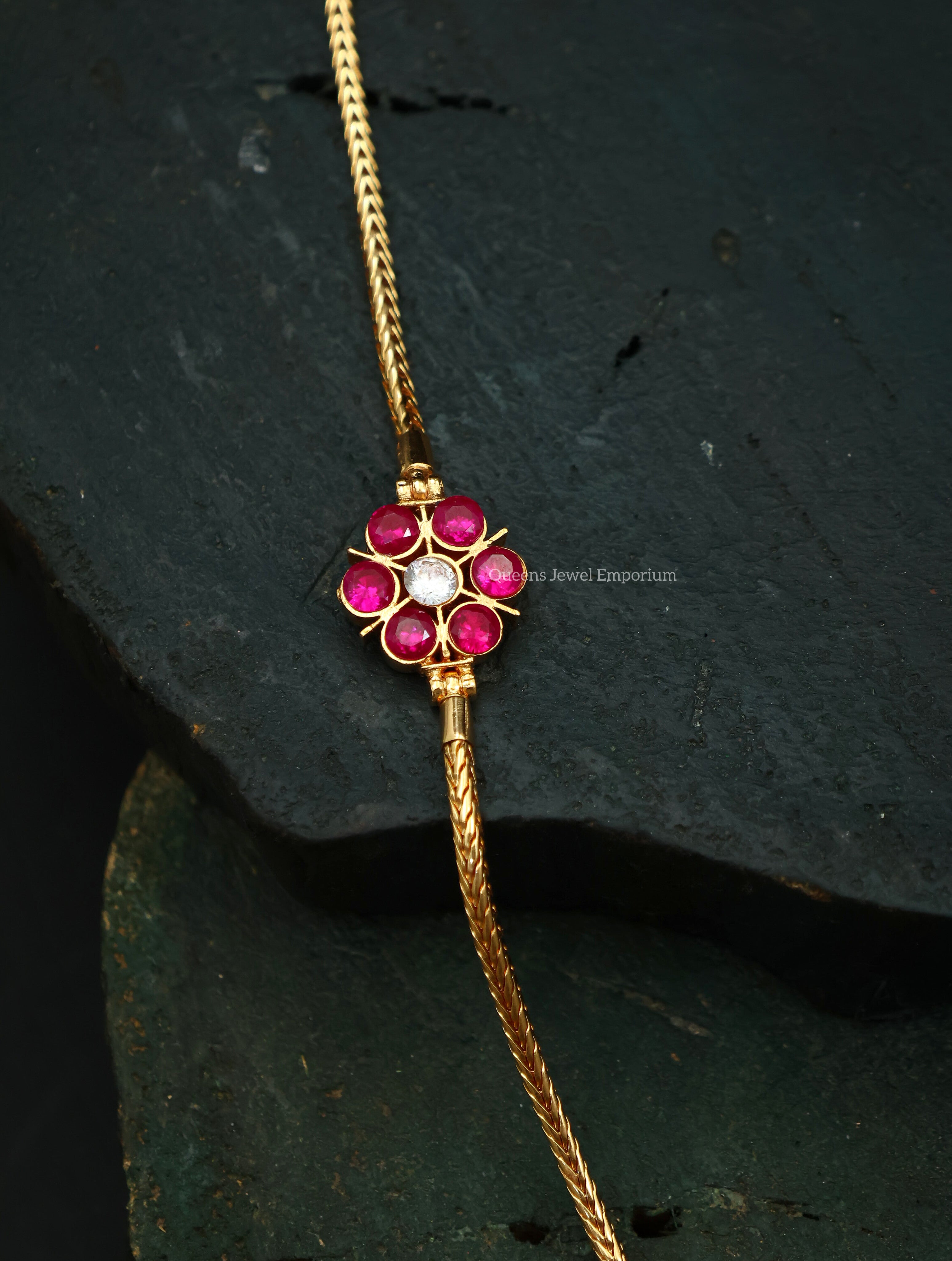 Nandhini Mugappu Chain