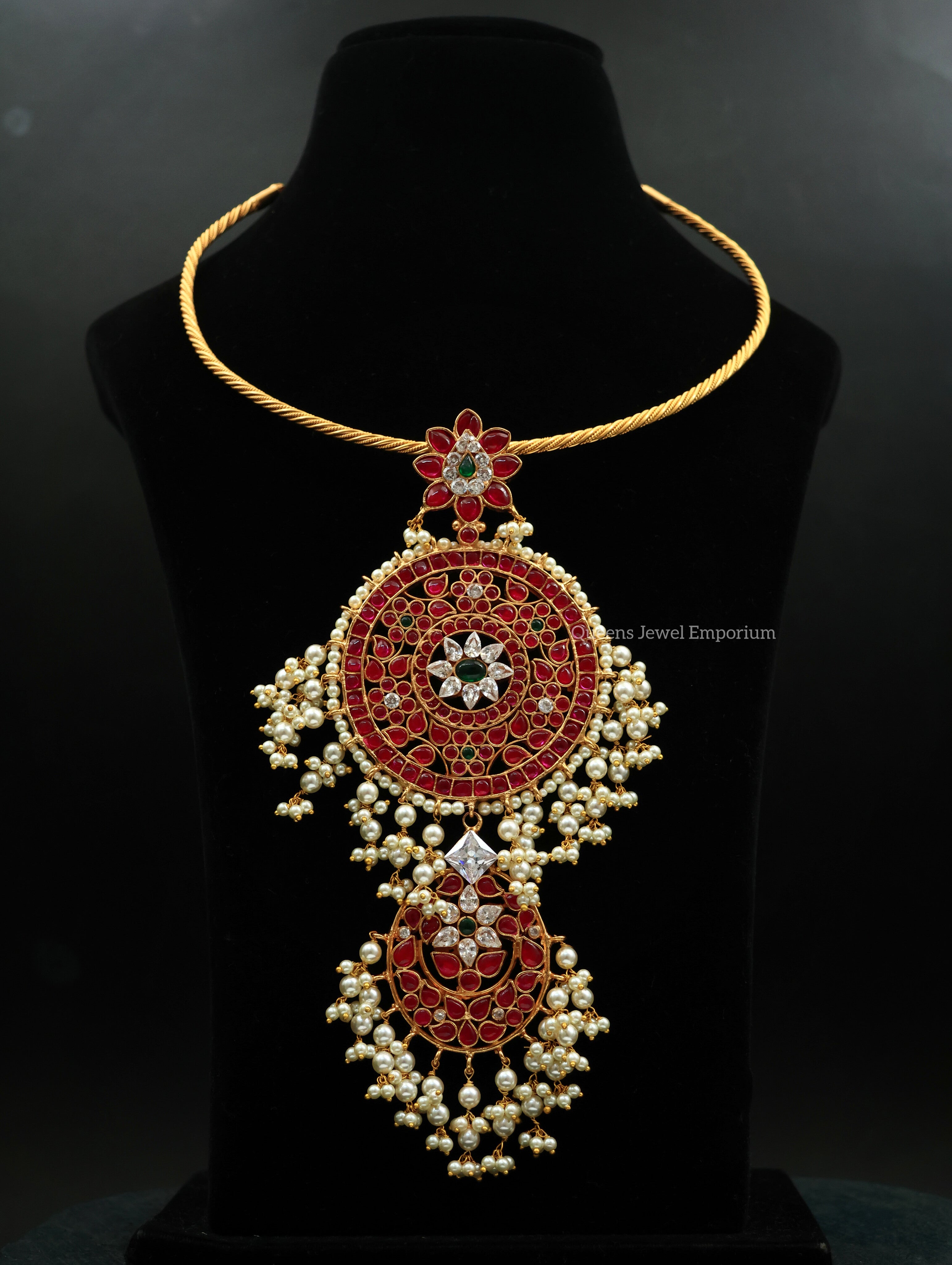 Magizhmathi Pendant