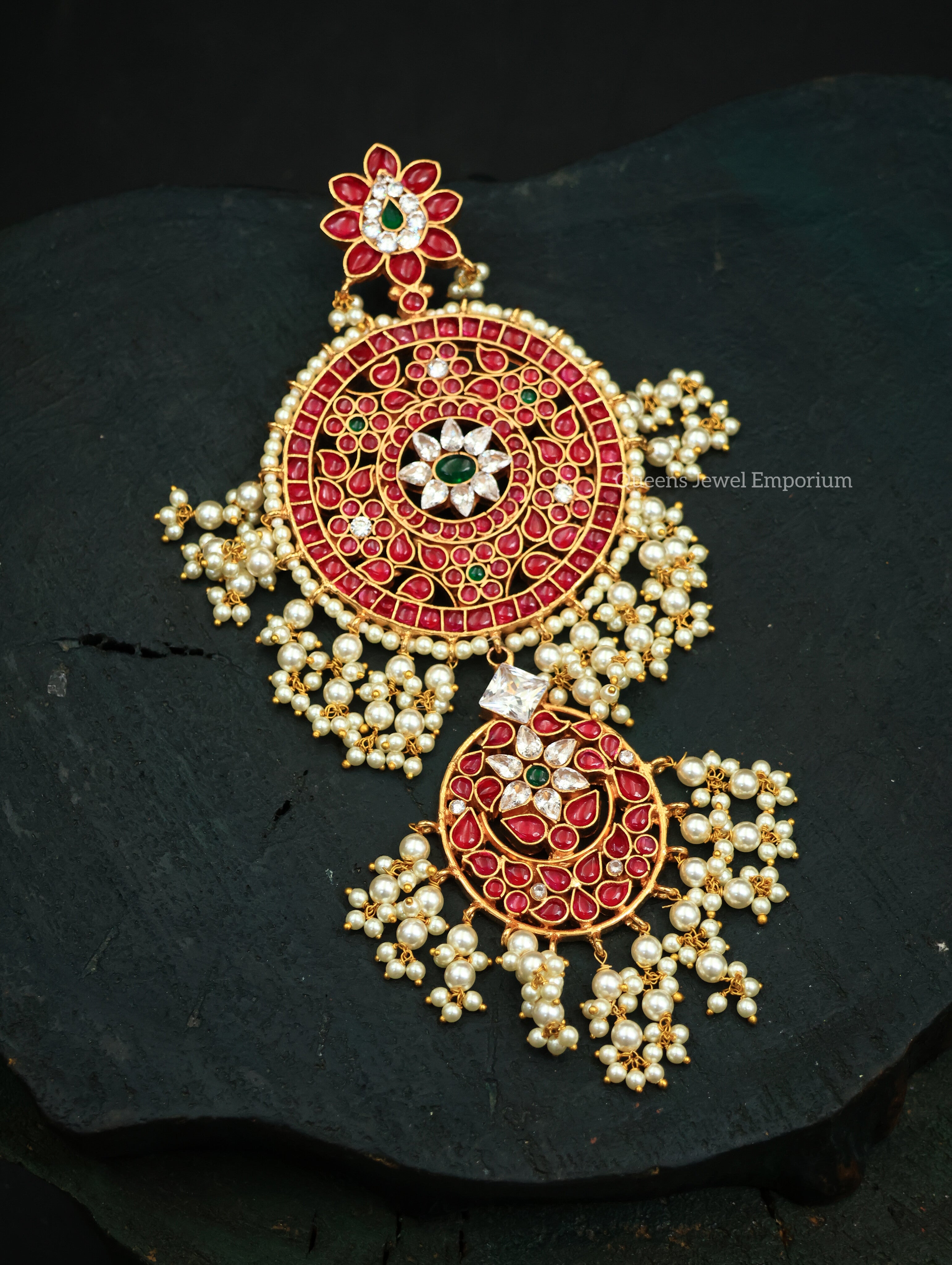 Magizhmathi Pendant