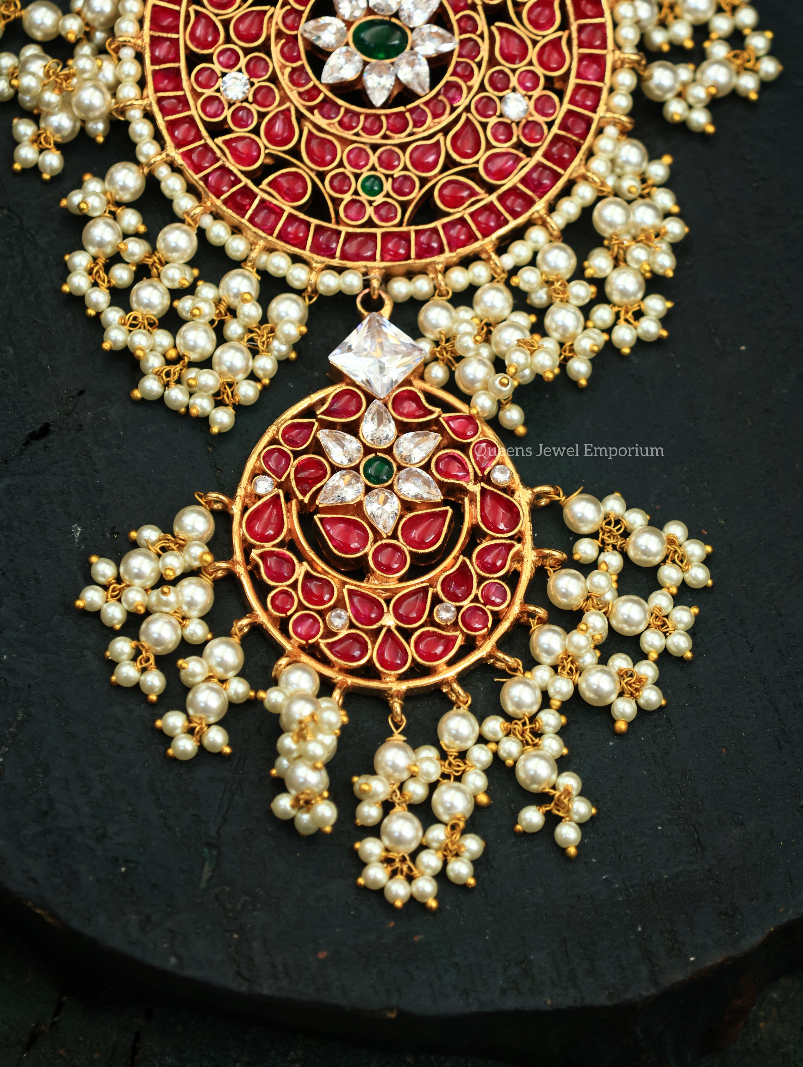 Magizhmathi Pendant