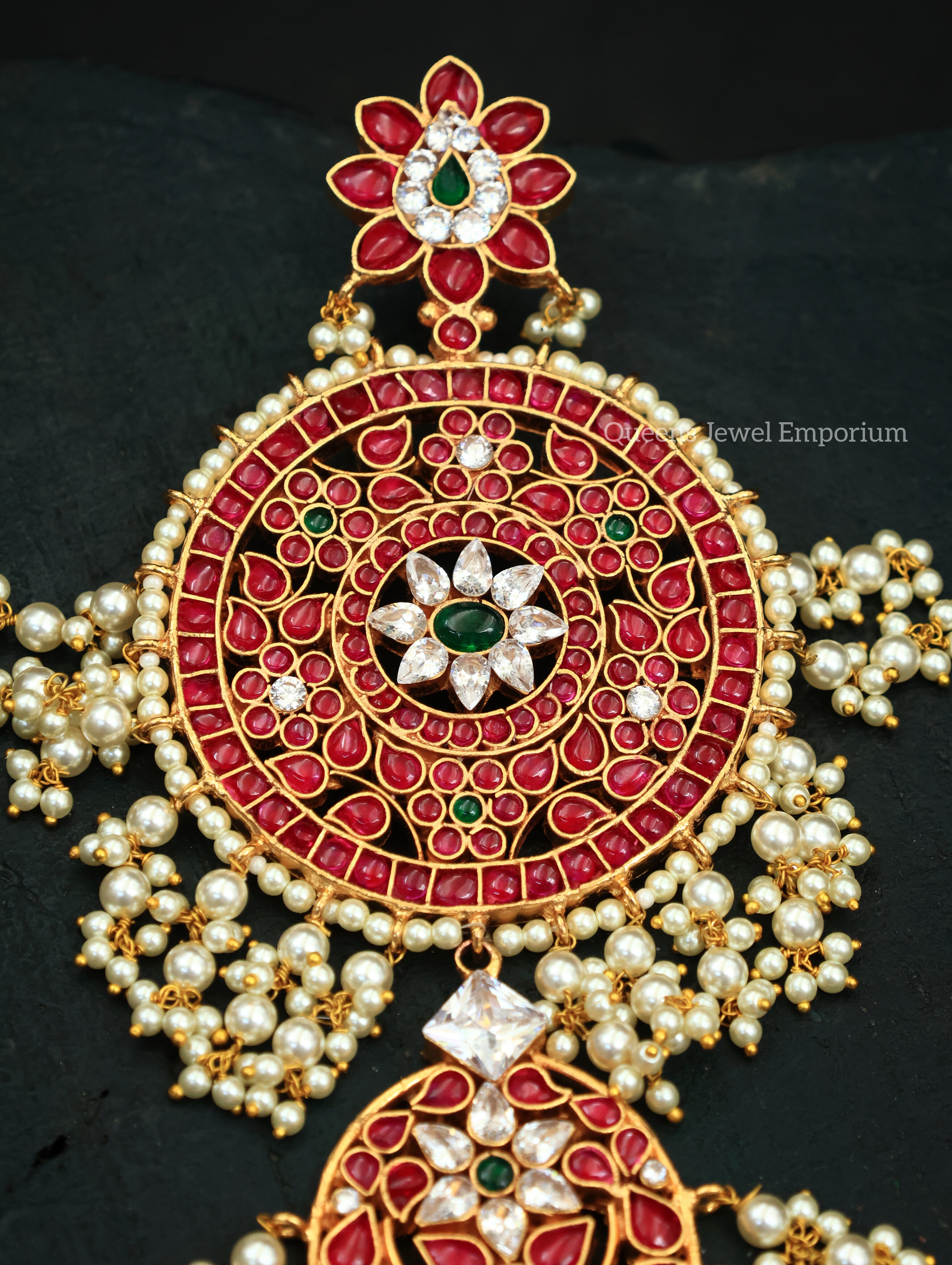 Magizhmathi Pendant