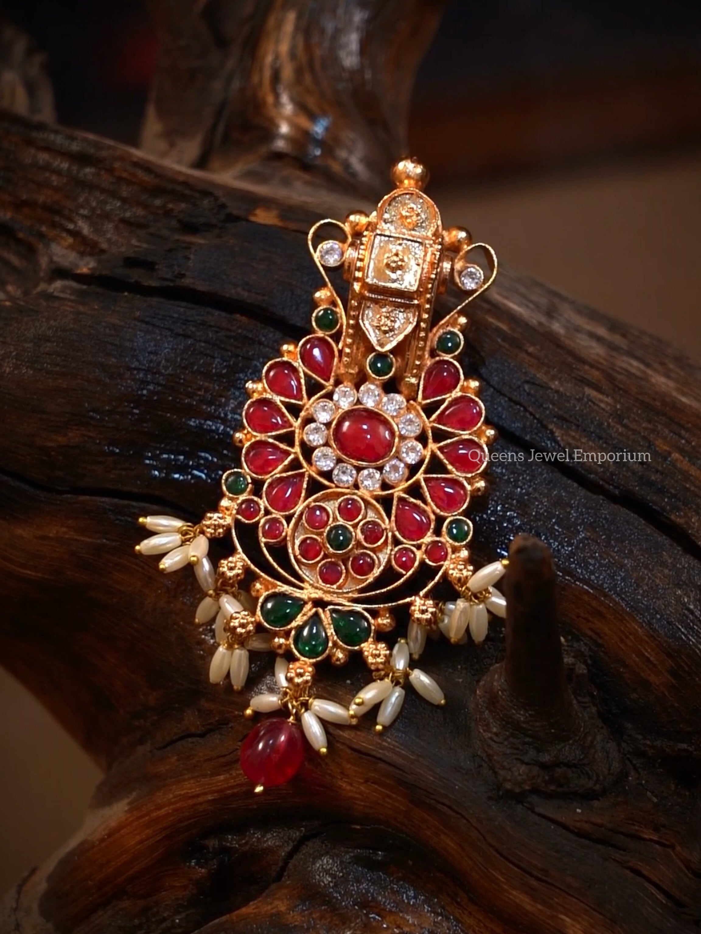 Yuvika Pendant