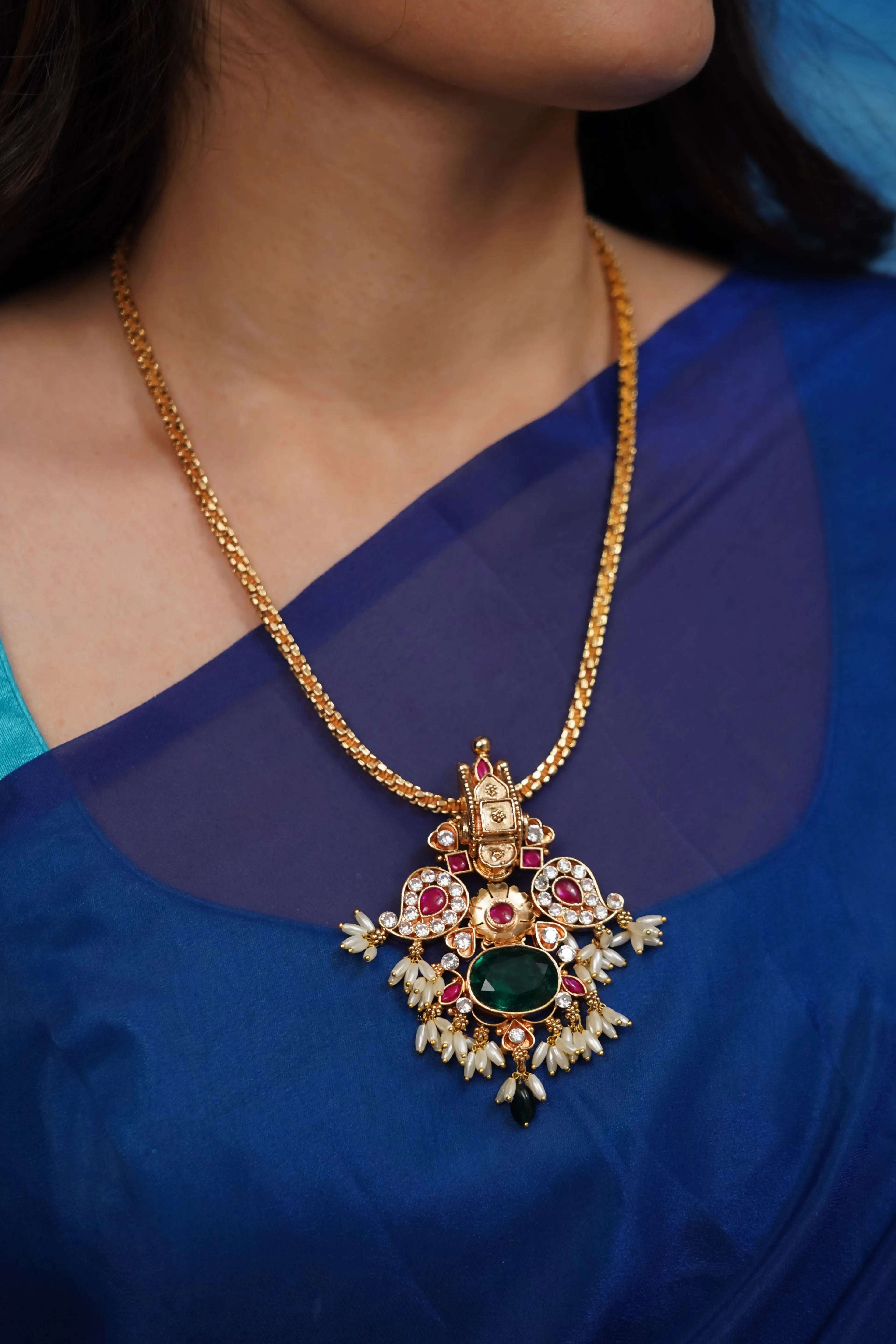 Iraivi Pendant Queens_collections_add