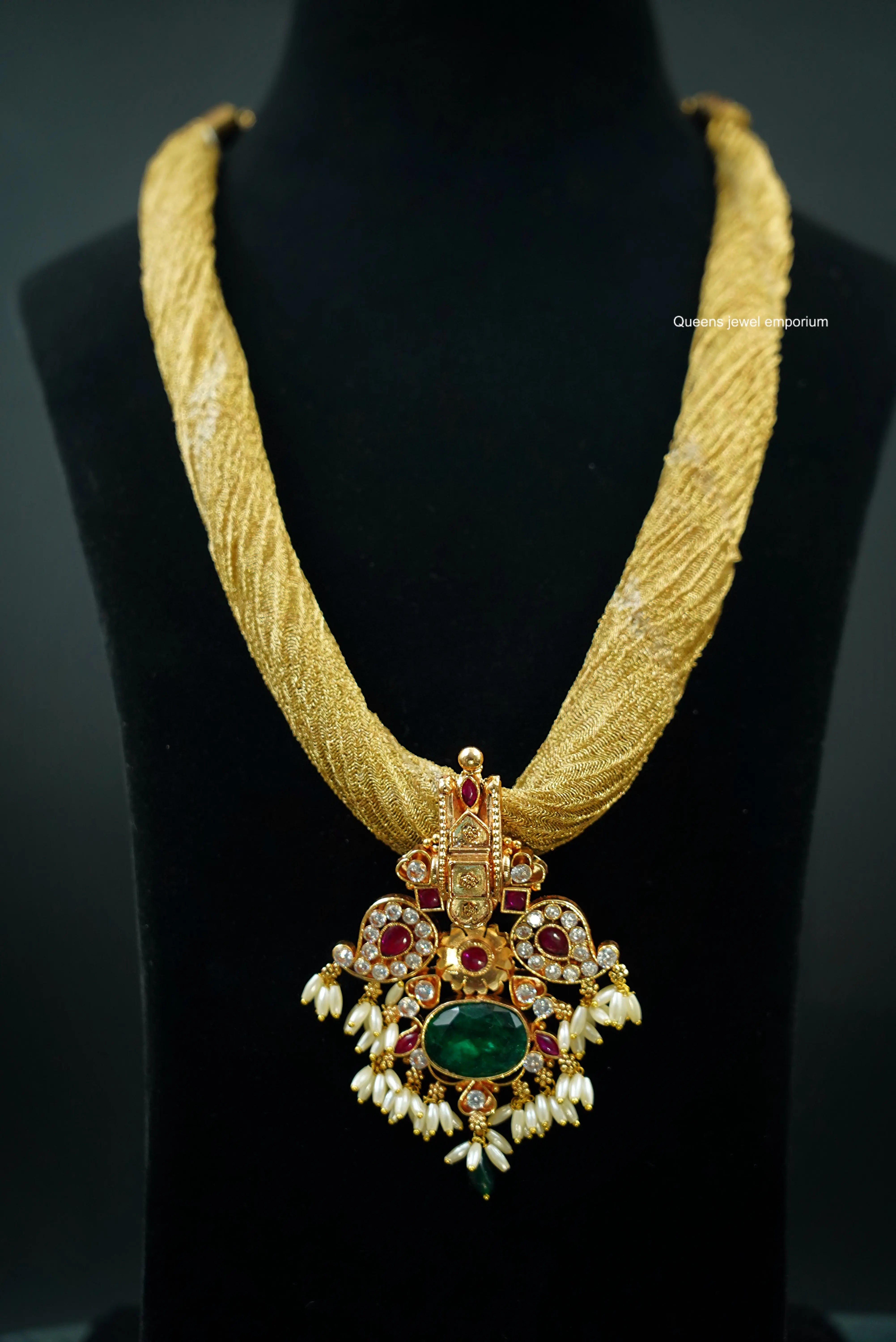 Iraivi Pendant Queens_collections_add