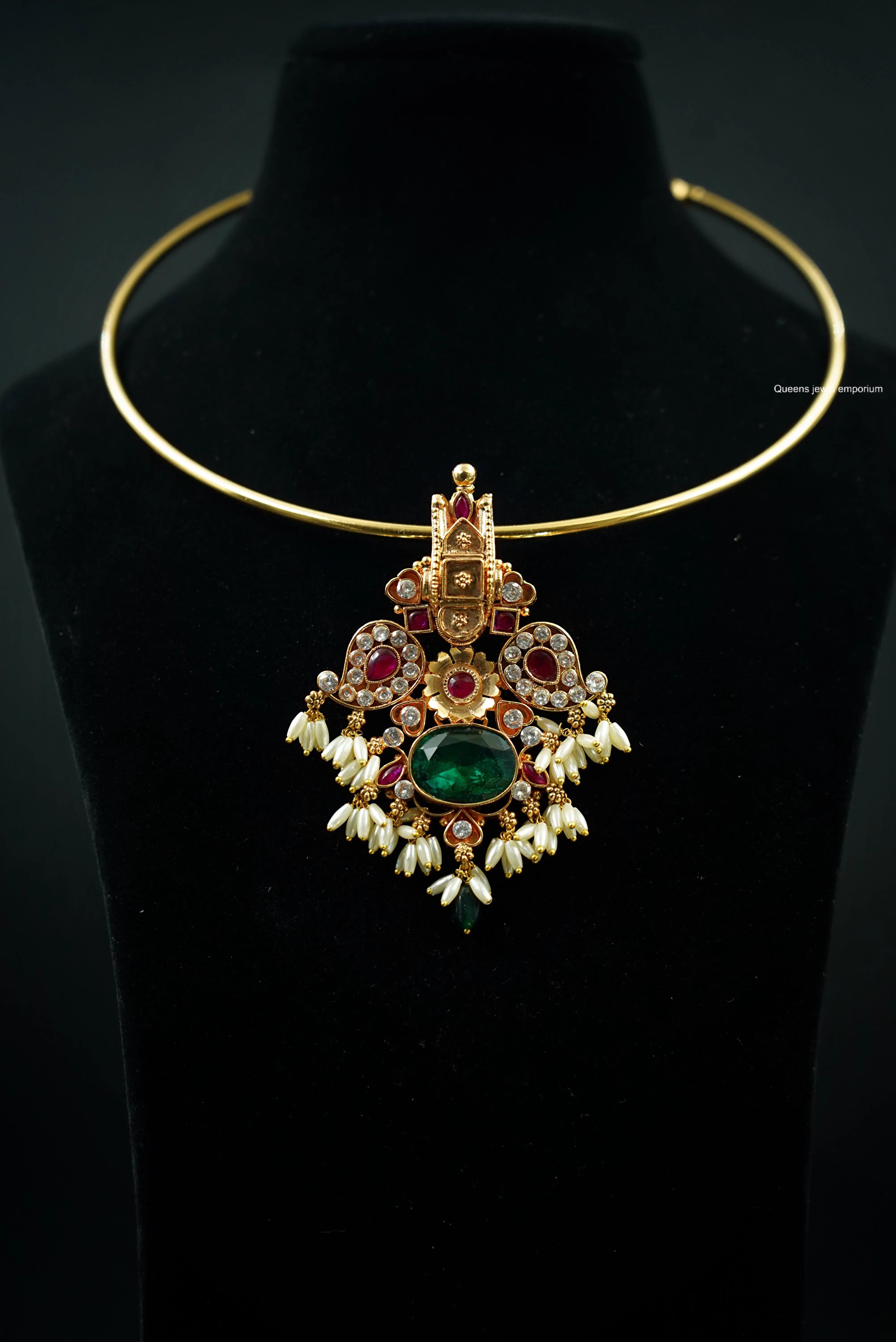 Iraivi Pendant Queens_collections_add