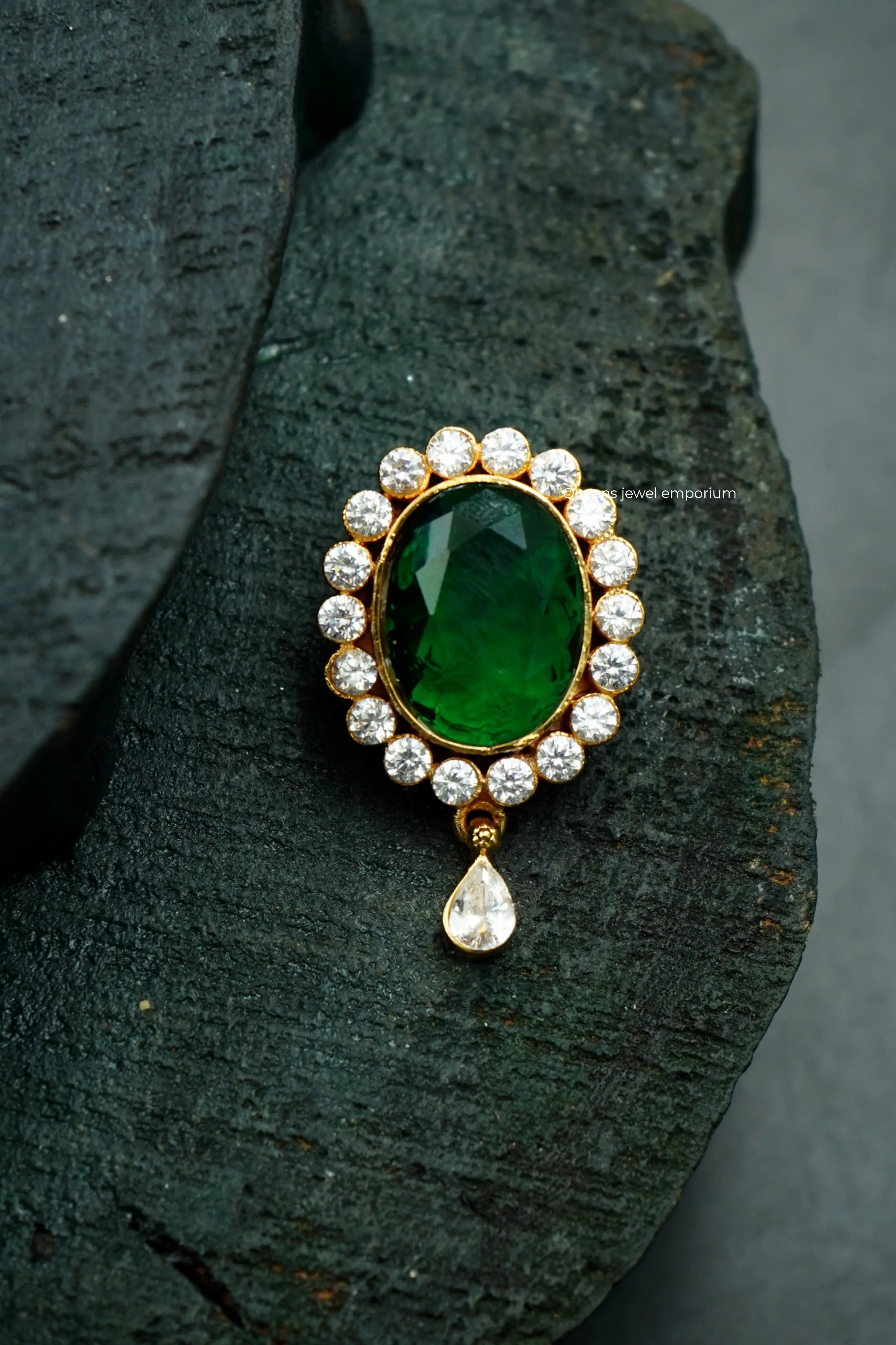 Karnika Pendant Green