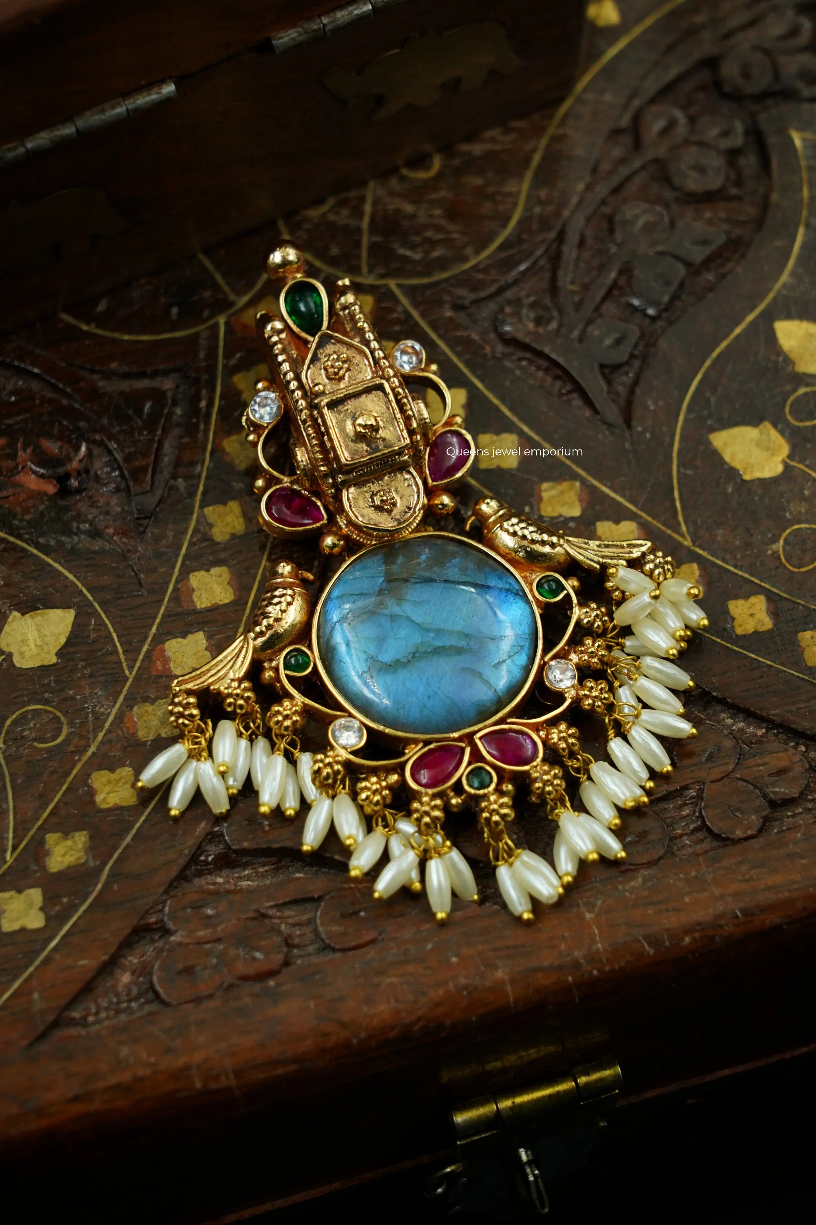 Kumutha Pendant Queens_collections_add