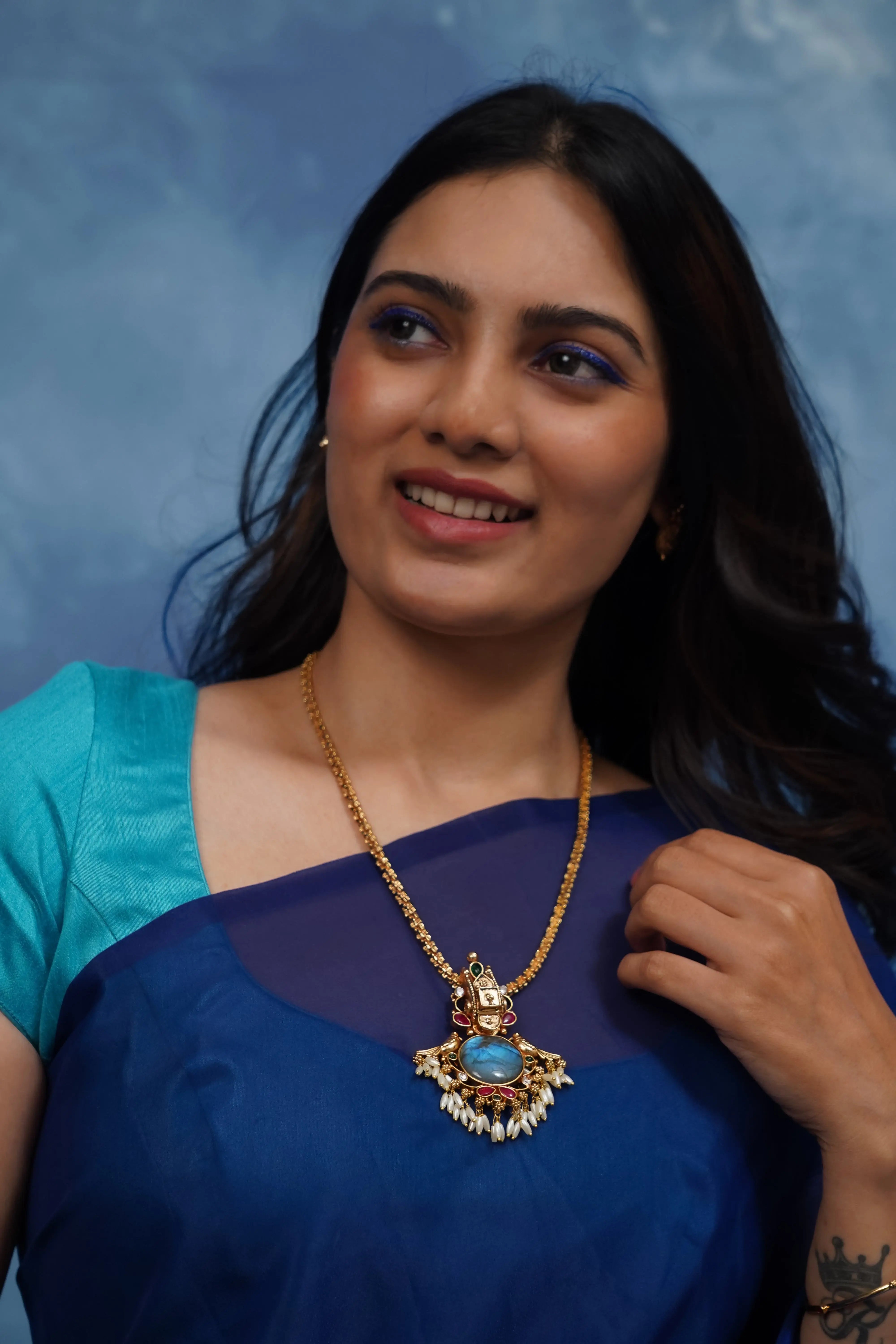Kumutha Pendant Queens_collections_add