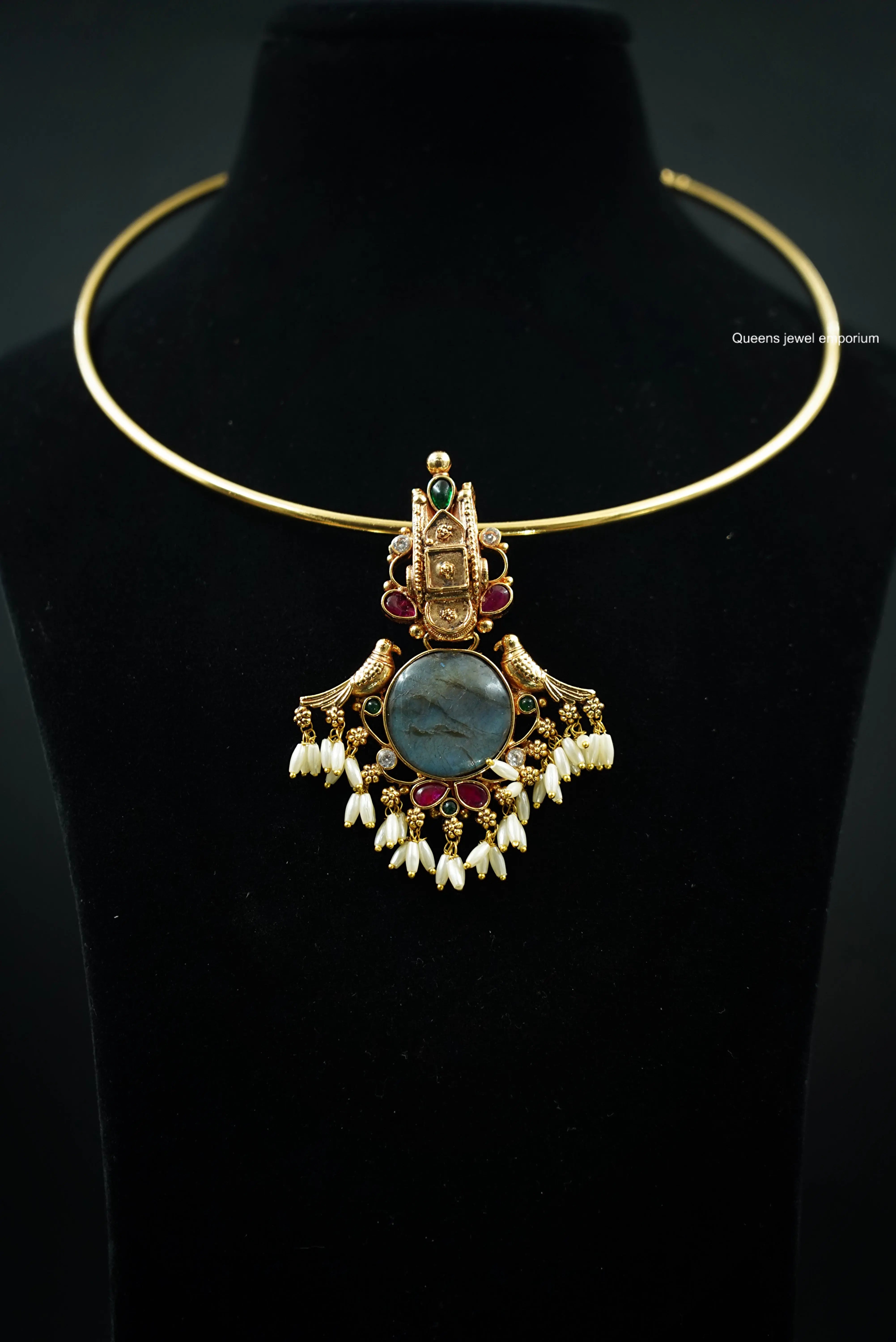 Kumutha Pendant Queens_collections_add