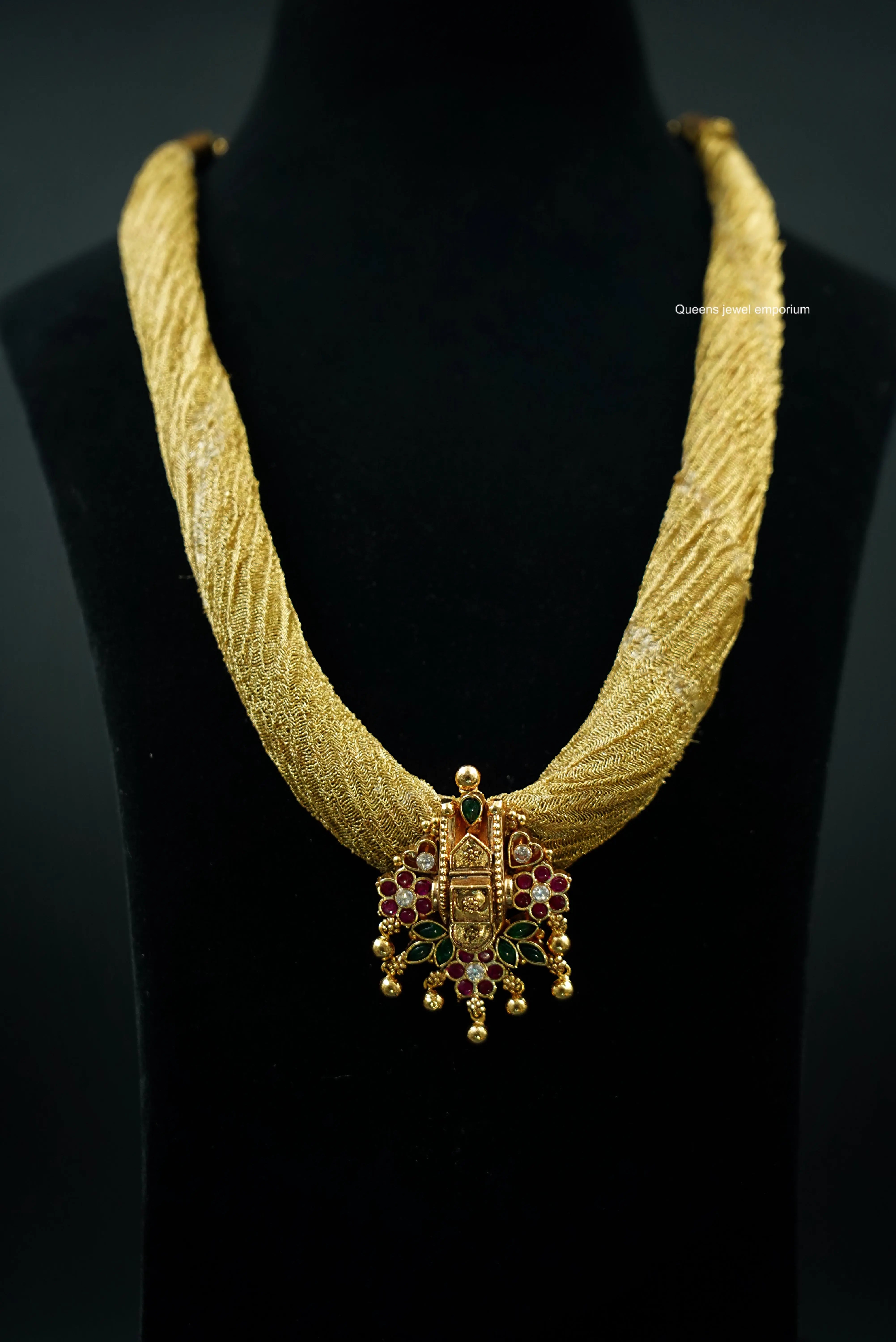 Laksha Pendant Queens_collections_add