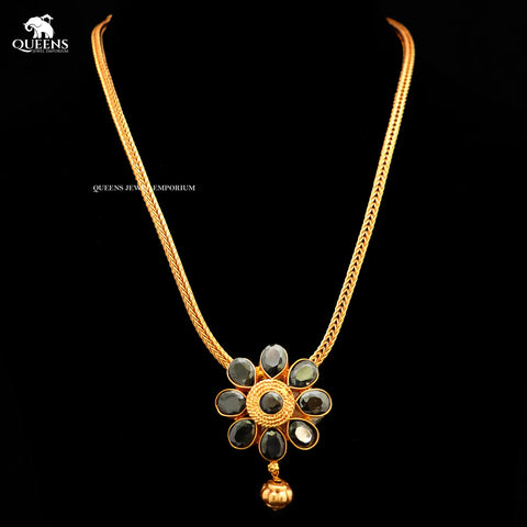 MALINI FLORAL NECKLACE