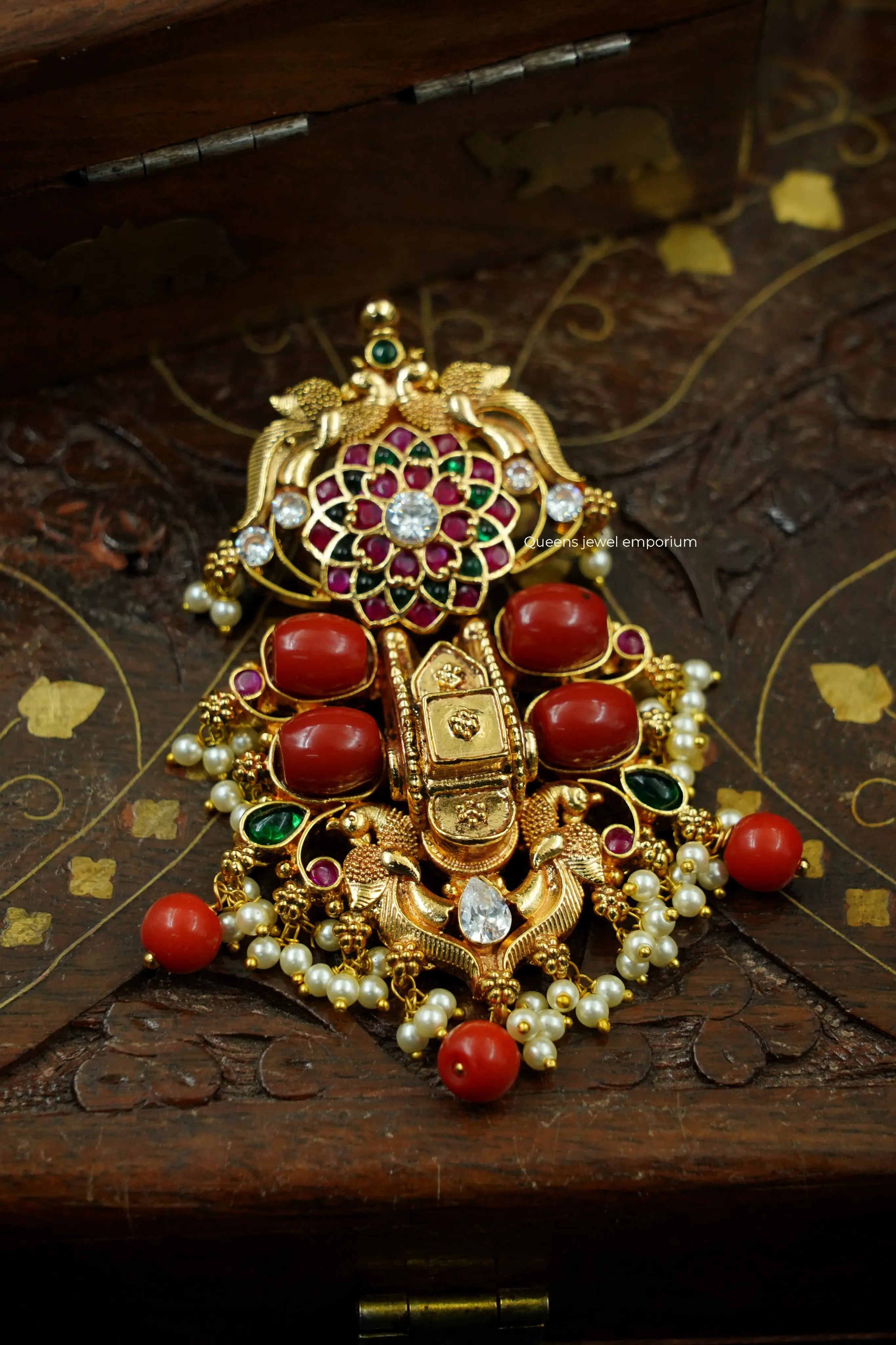 Manjima Pendant Queens_collections_add
