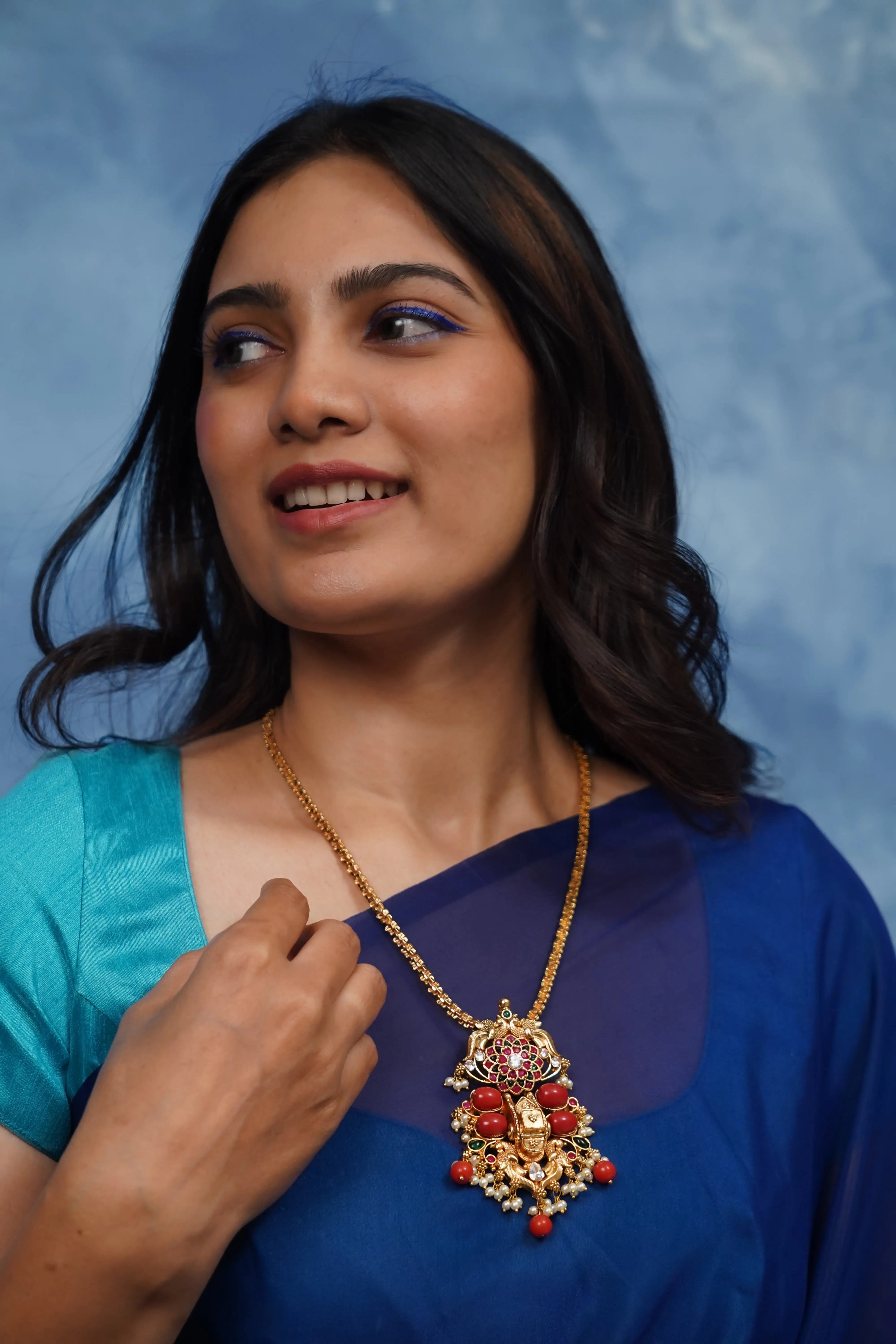 Manjima Pendant Queens_collections_add