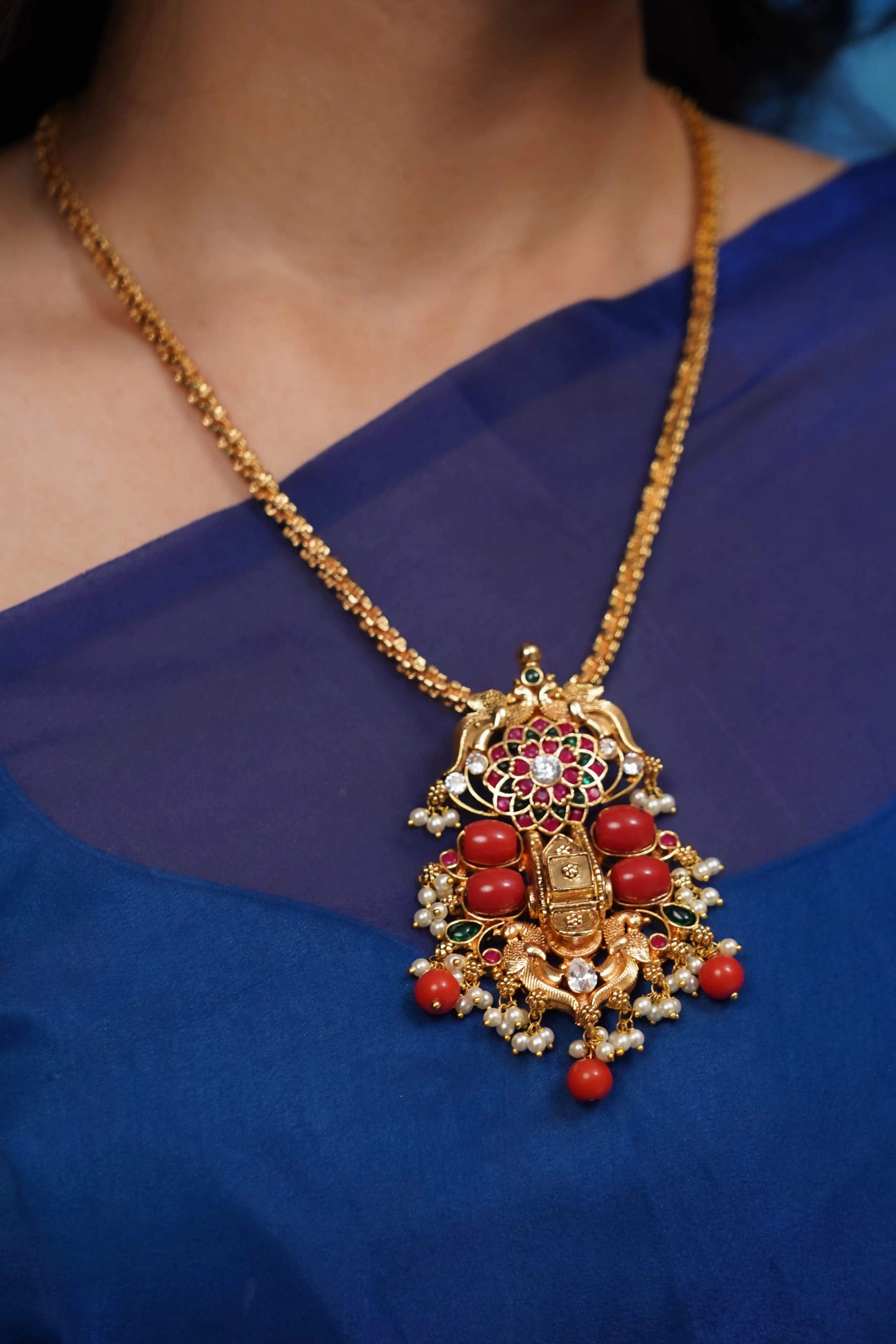 Manjima Pendant Queens_collections_add