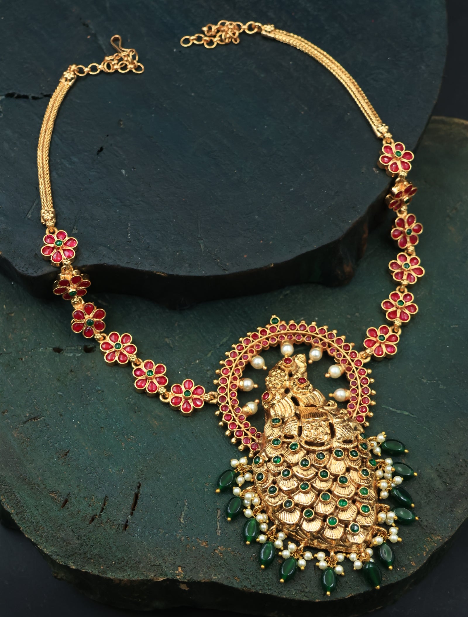Peacock Design , Floral Design Haram, Kemp Stone Haram