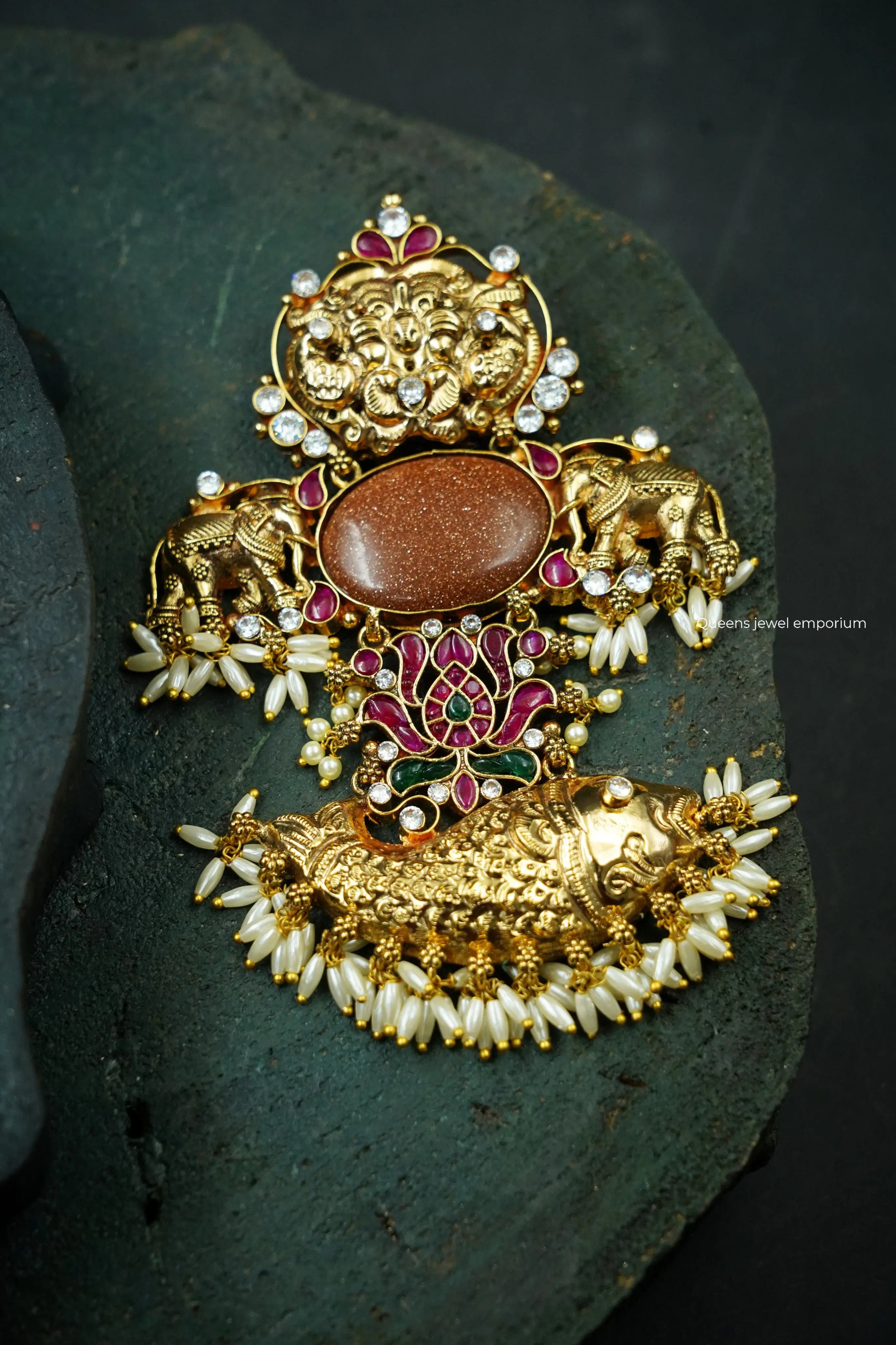 Meenara Nagas pendant Queens_collections_add