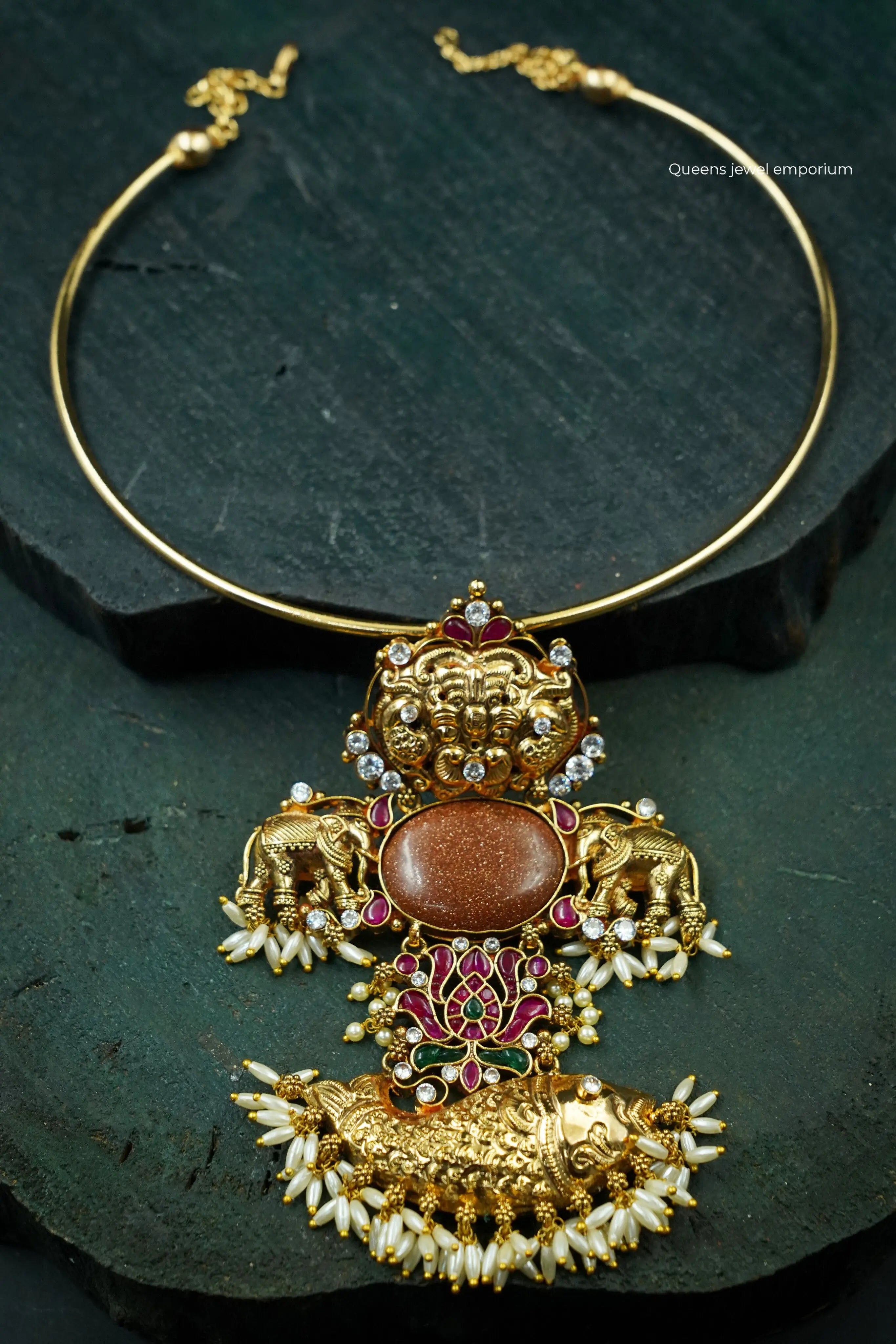 Meenara Nagas pendant Queens_collections_add