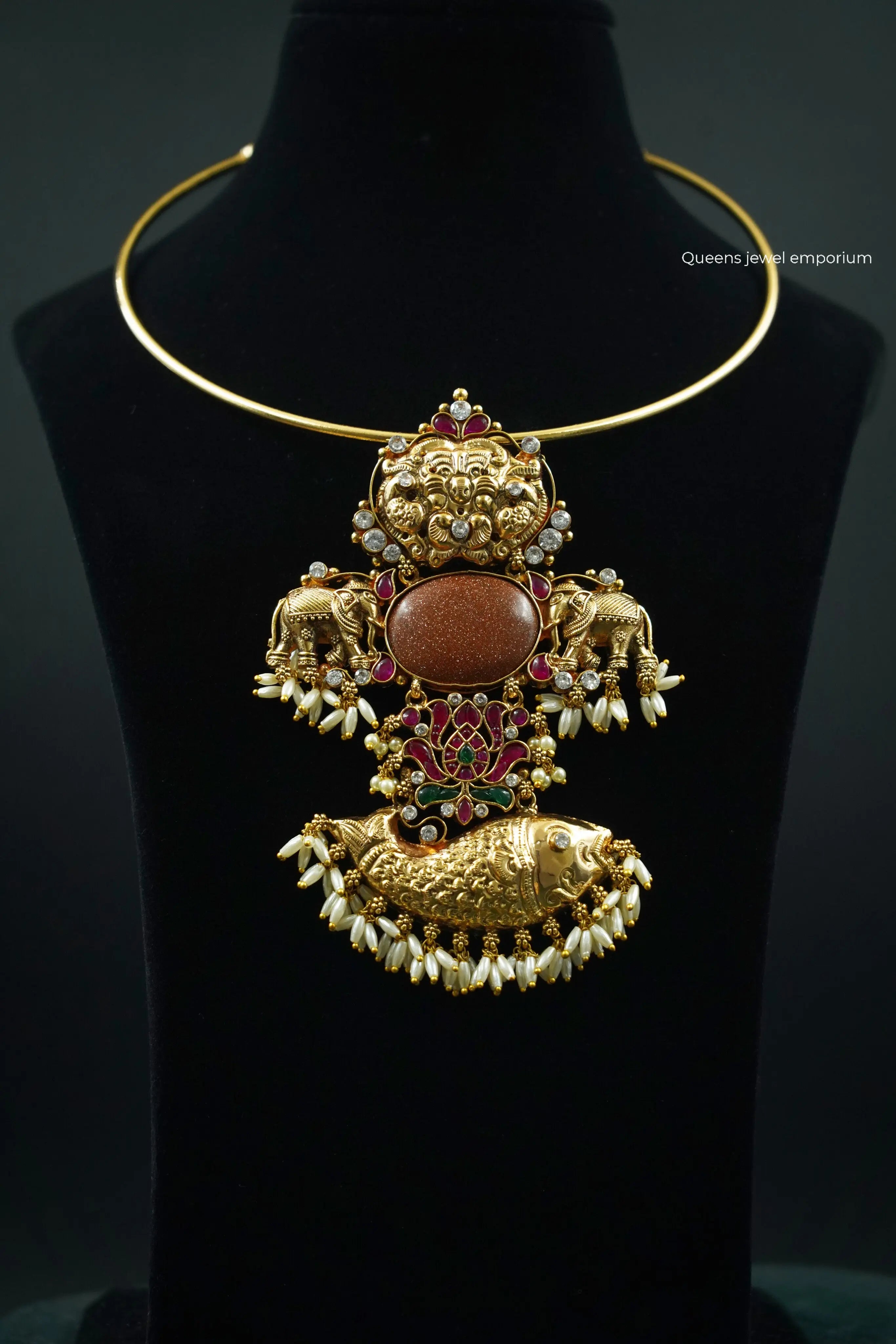 Meenara Nagas pendant Queens_collections_add