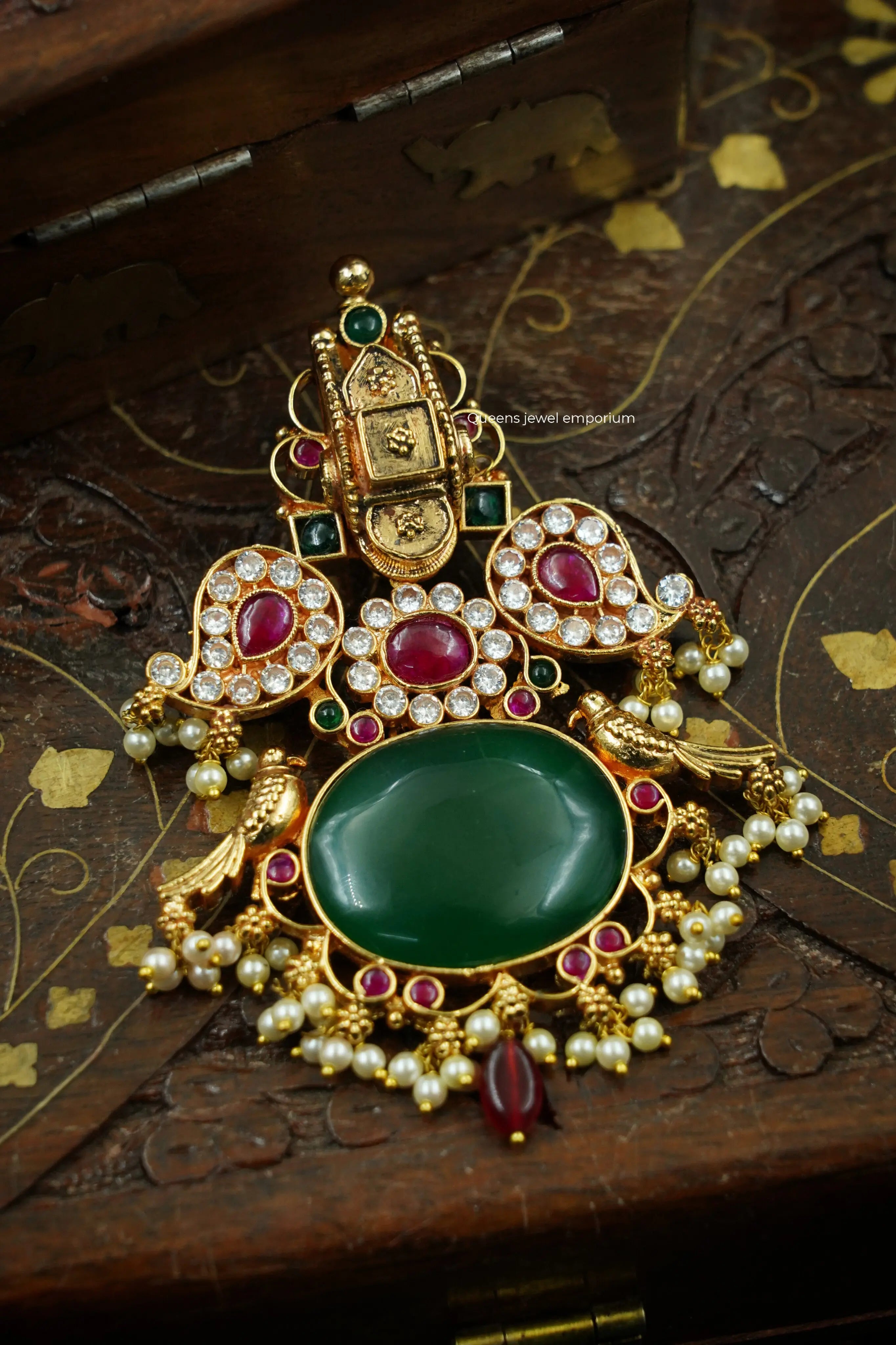 Mounika Pendant Queens_collections_add
