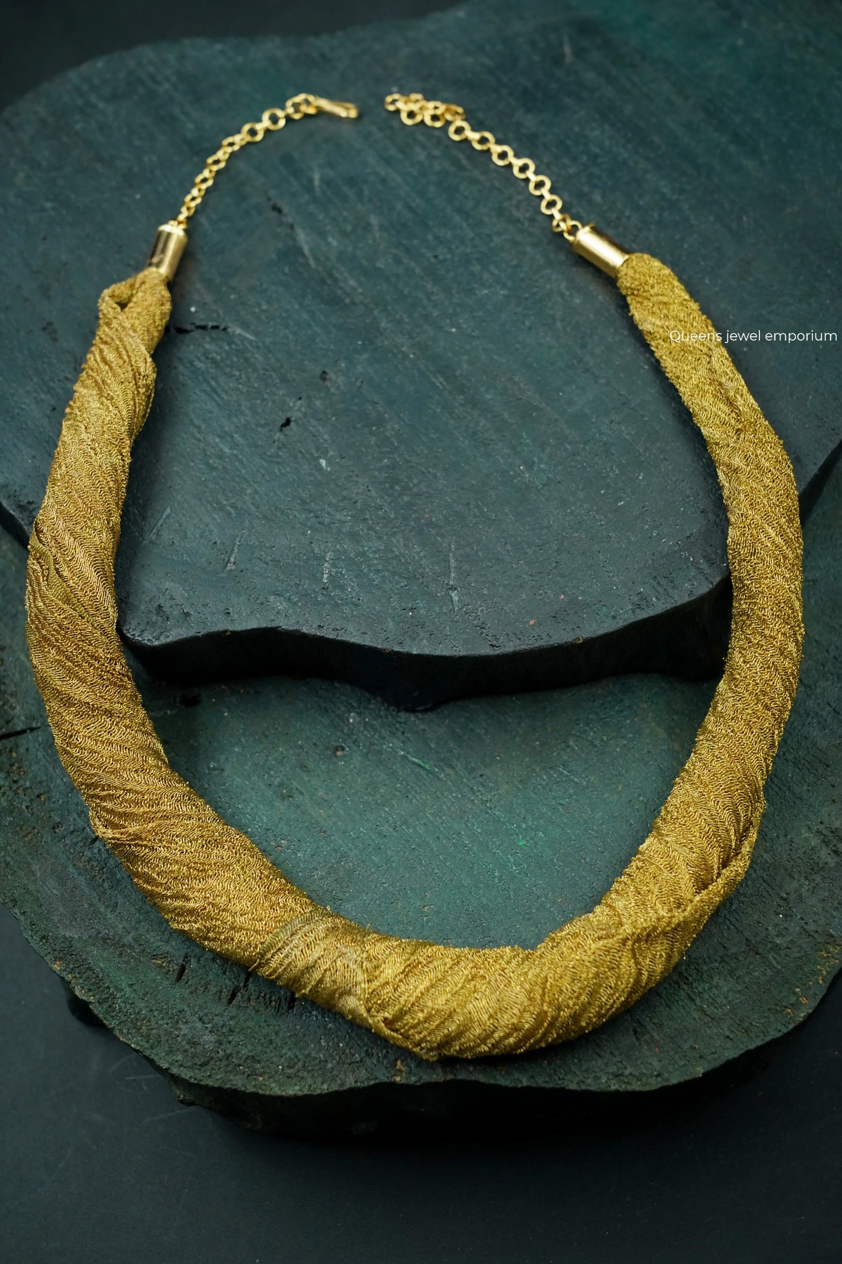 Mounika Pendant Queens_collections_add